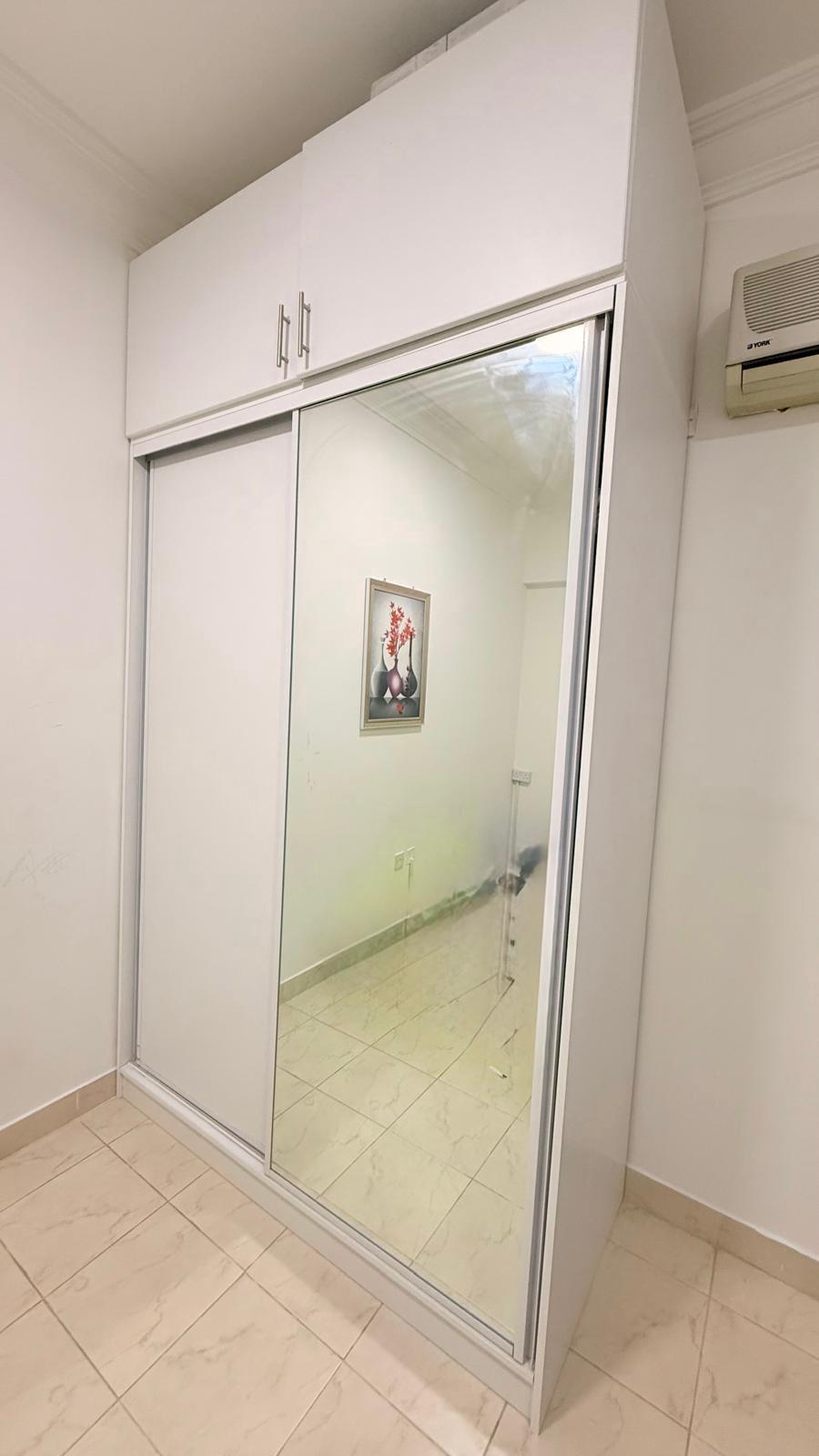Wadrobe sliding door with storage hox - Image 4