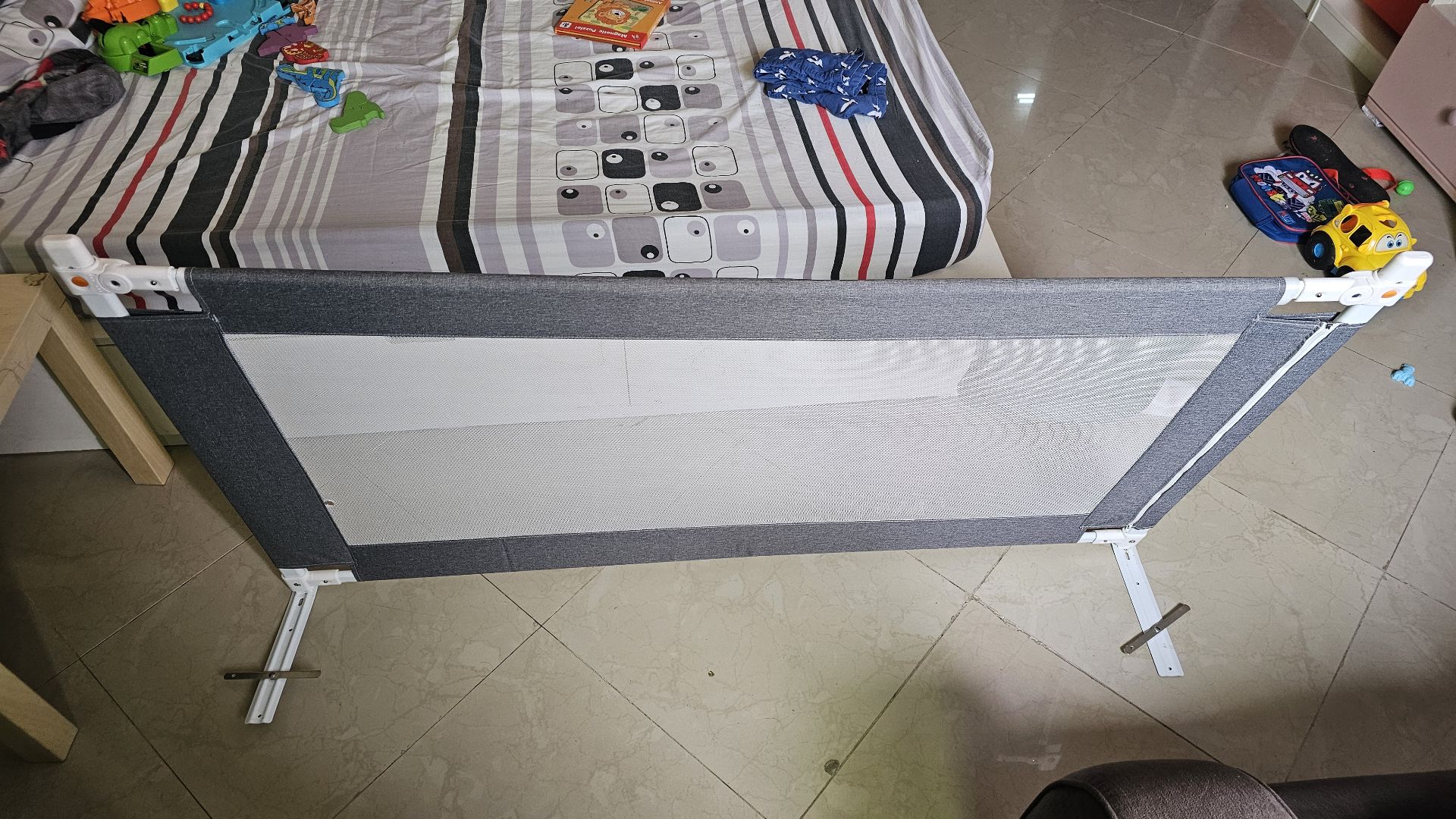 Bed safety rail - Image 3