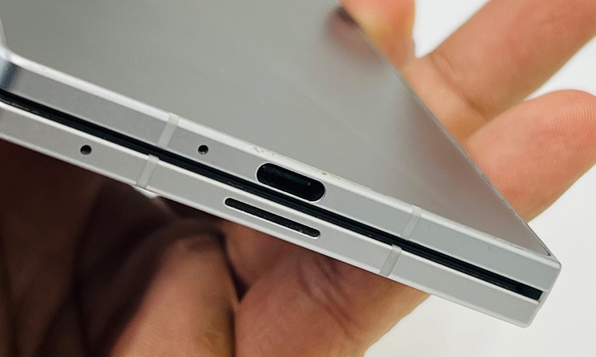 Samsung Z Fold 7 512gb for urgent sale - Image 3