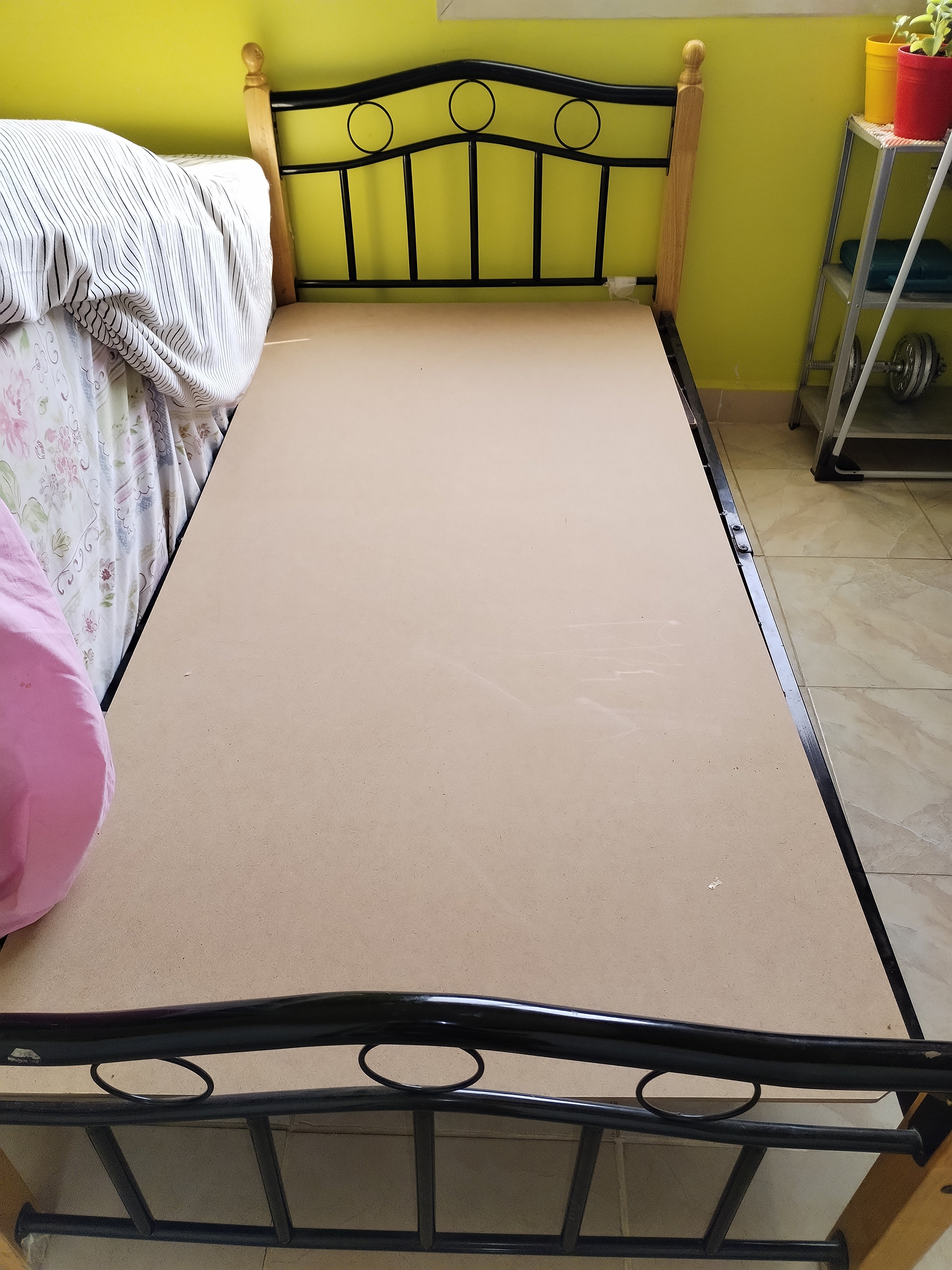 Single metal cot & matress for free sale - Image 4