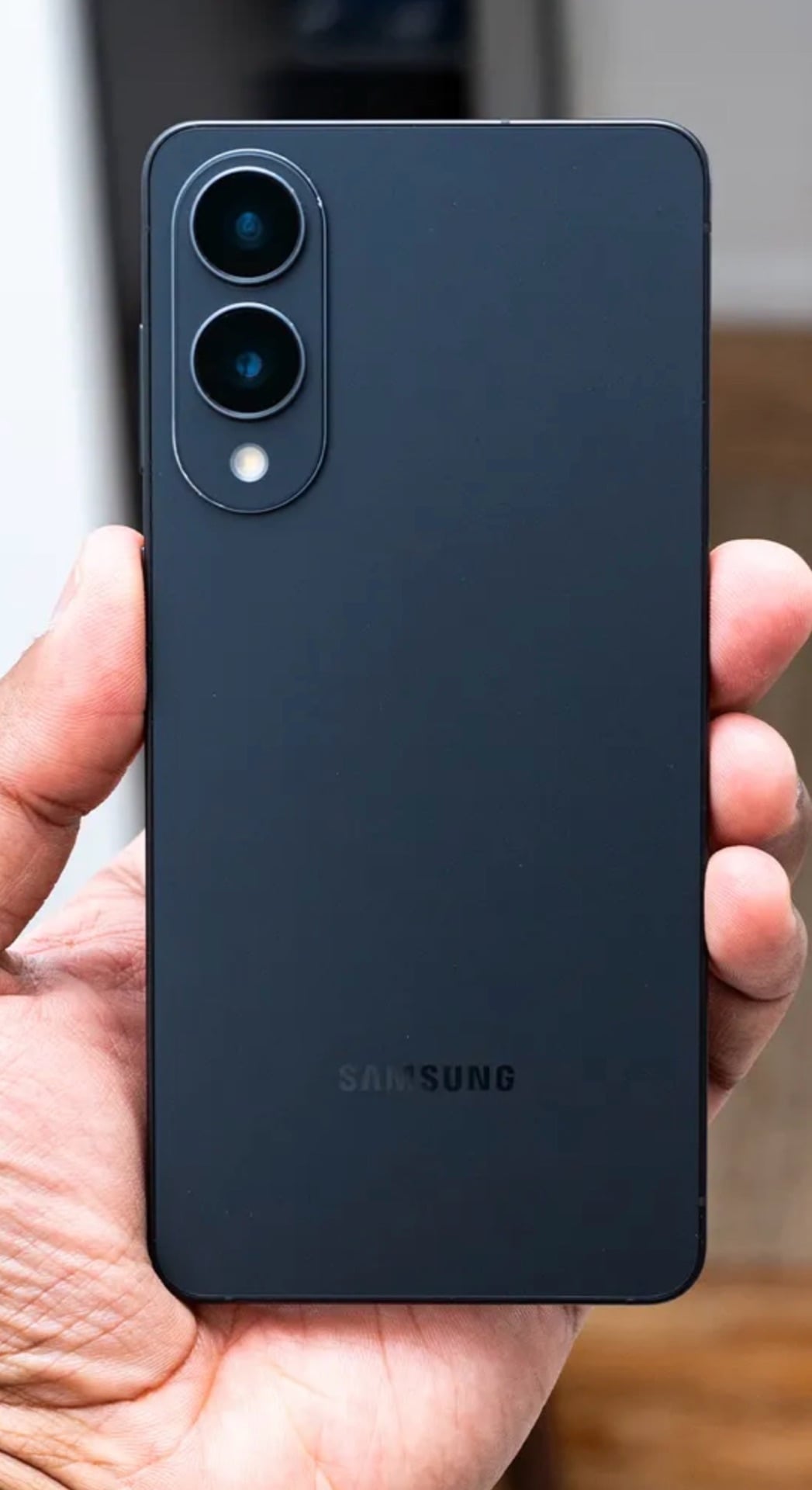 Samsung Galaxy S25 Edge – Titanium Jet Black (256GB) - Image 2