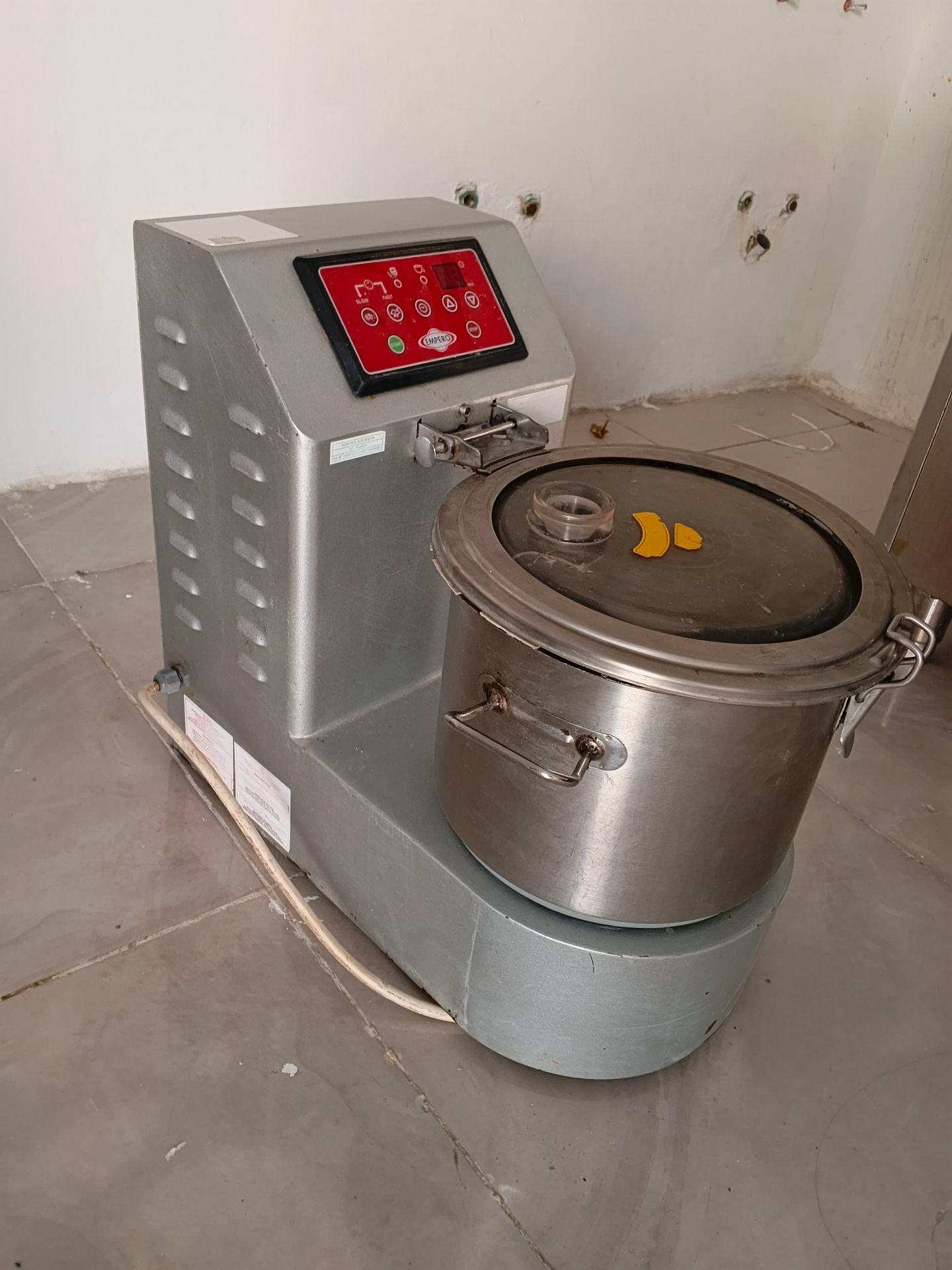 HAMMUS machine for sale good condition -Restaurant use - Image 1