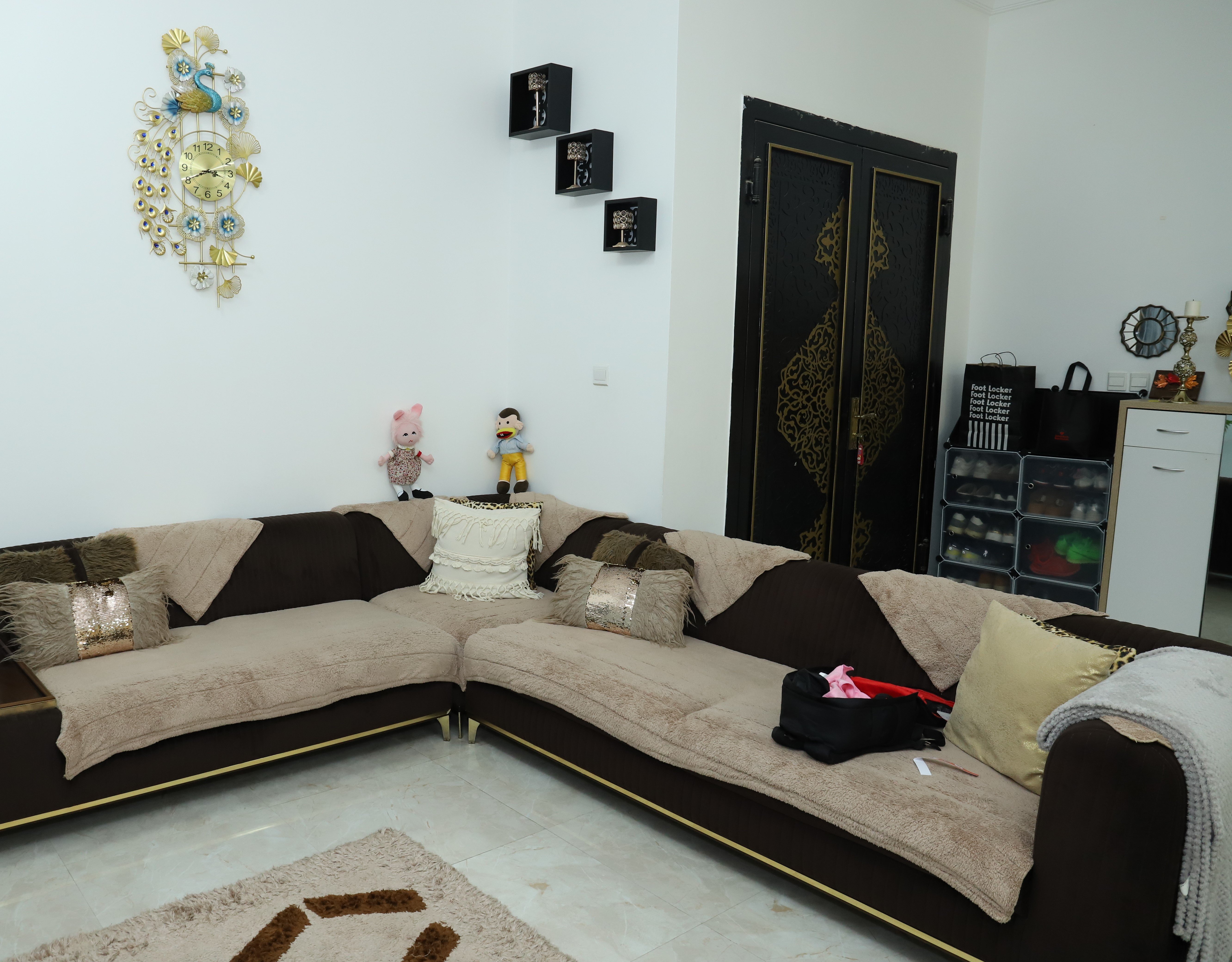 Living Room for Sale - Image 3
