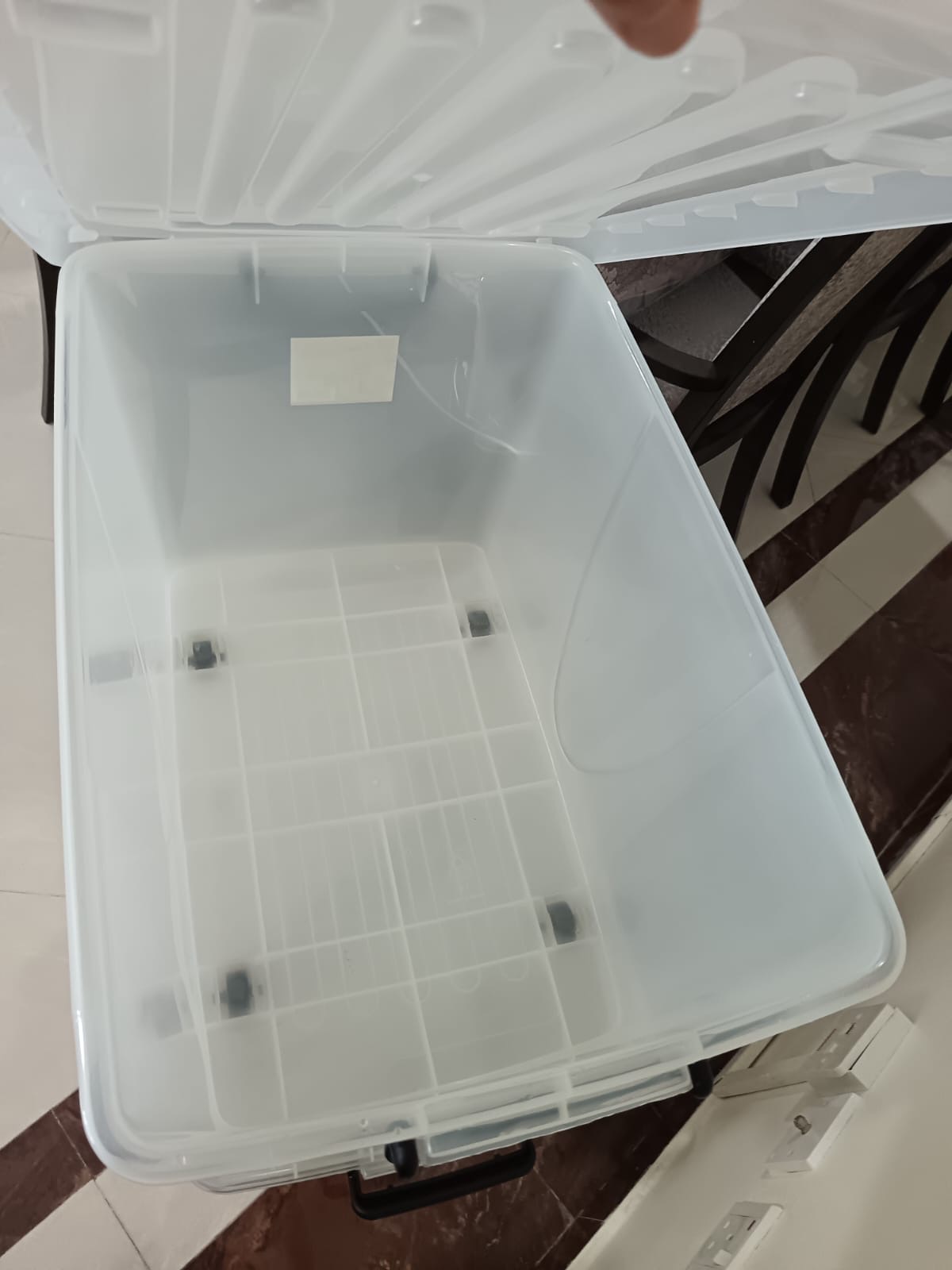 Plastic closing box  - Image 3