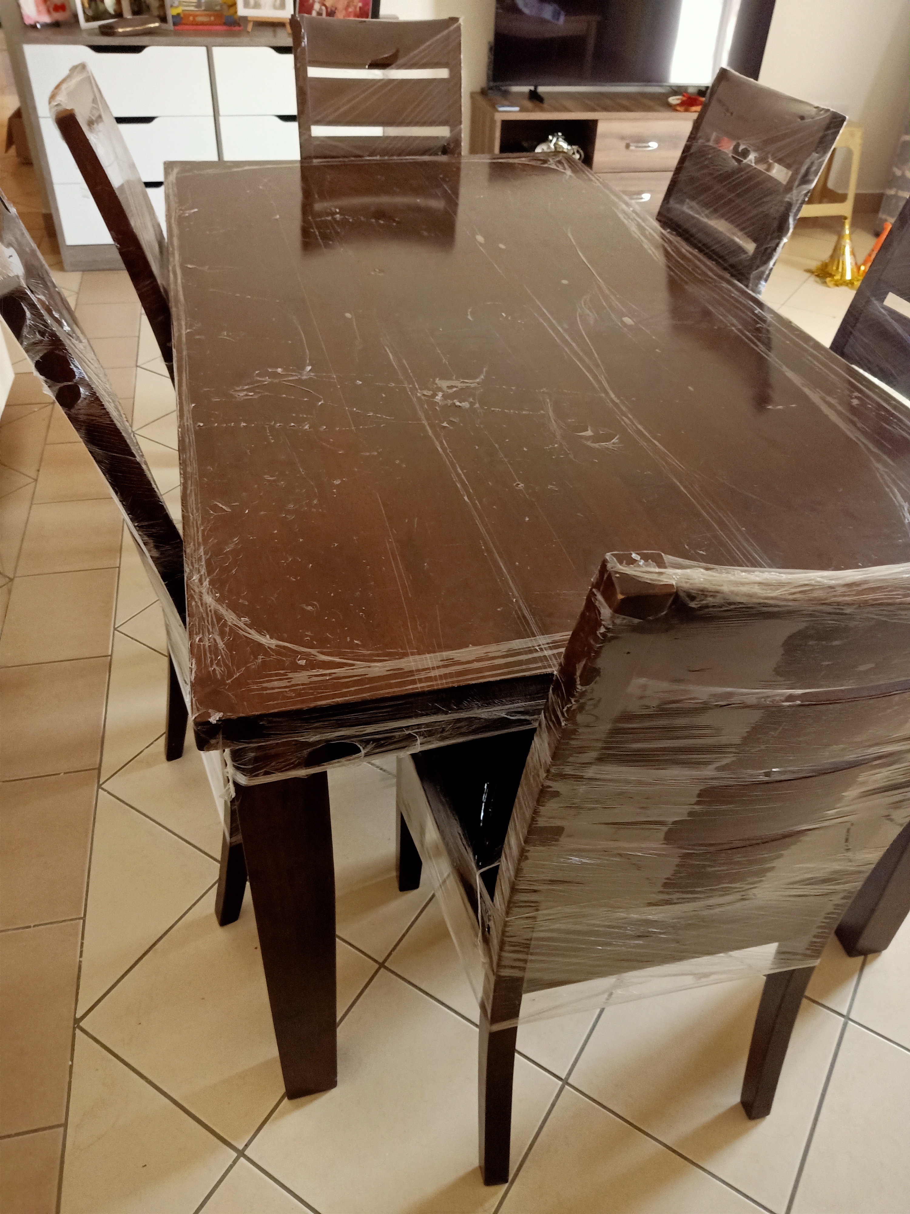 Dinning table + 6 Chairs Excellent condition  - Image 2