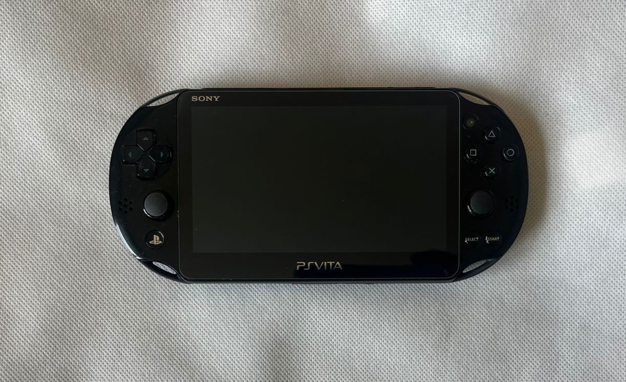 PS Vita 2000 Slim Bundle Jailbroken 8GB 64GB Charger - Image 1