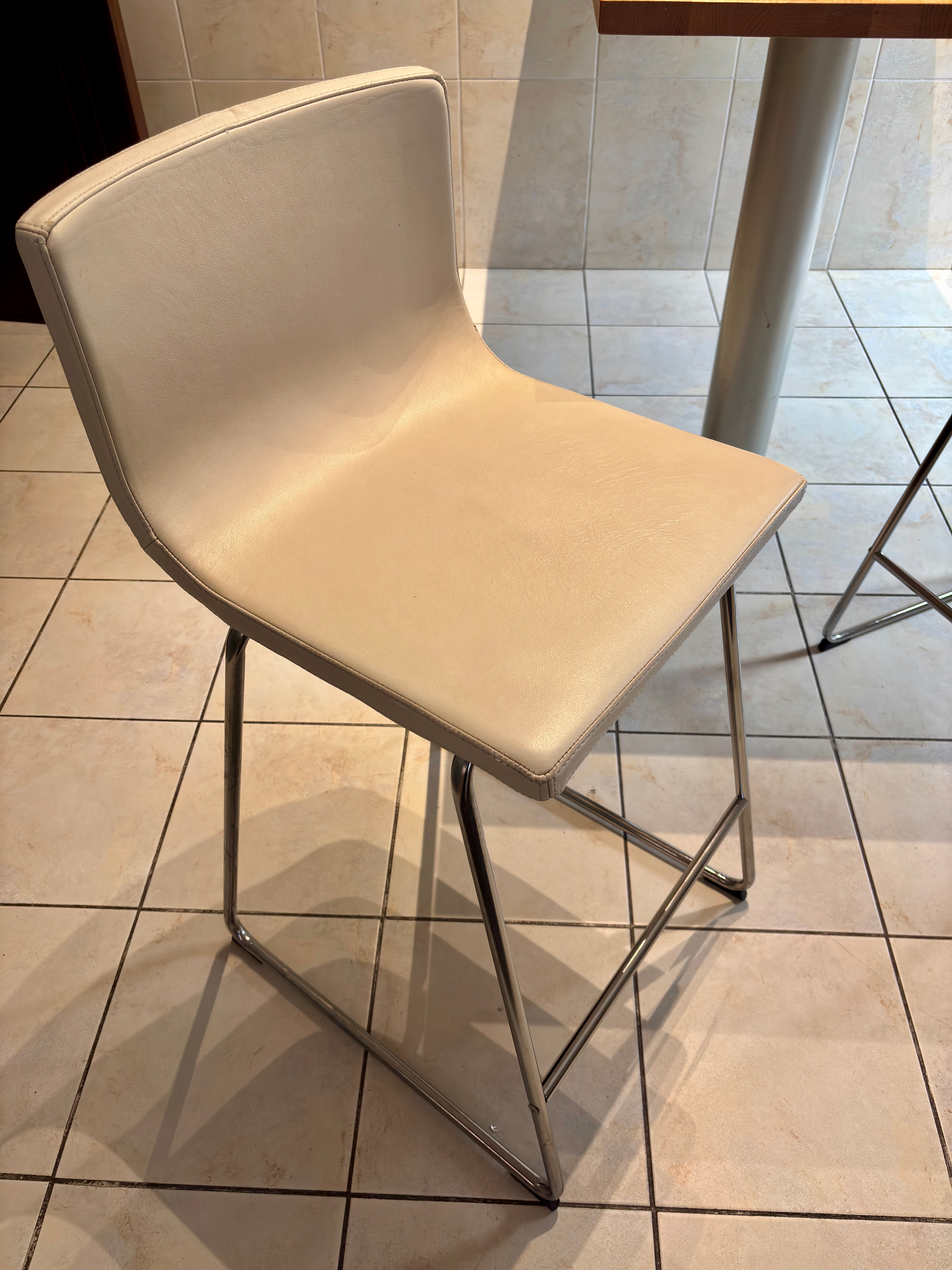 2 X high stool chair (150qr each) - Image 2