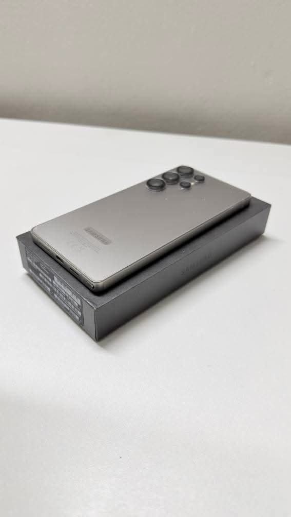 S25 ultra with box, accessories and receipt  - Image 5