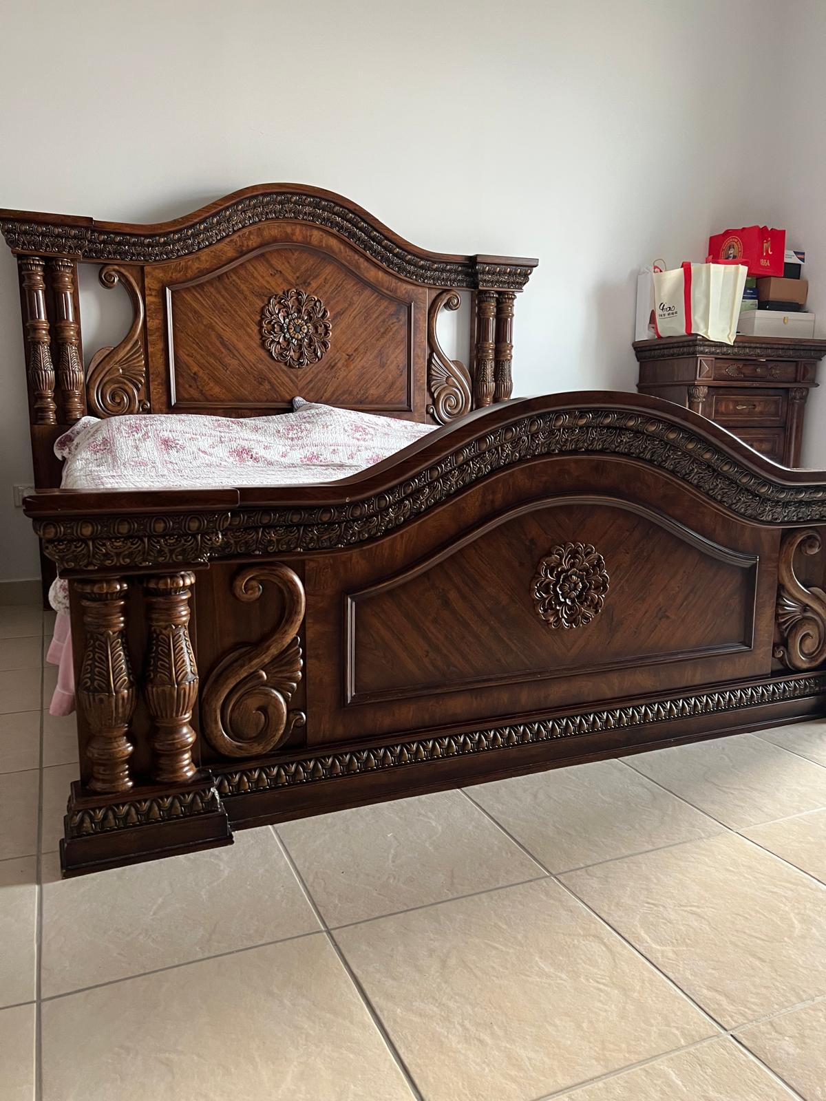 Large bed+mattress - Image 2