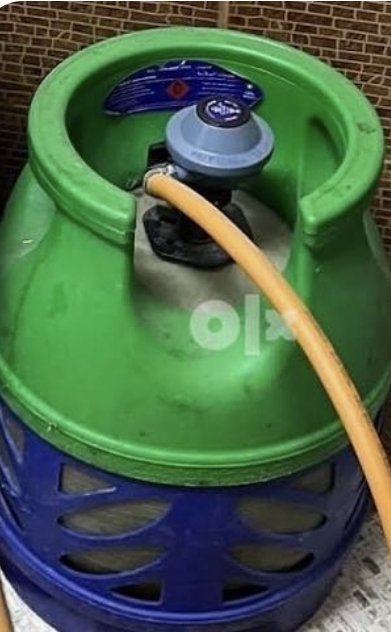 Shafaf Woqod Gas Cylinder and new 4kg and 1kg Fire Extinguisher - Image 2