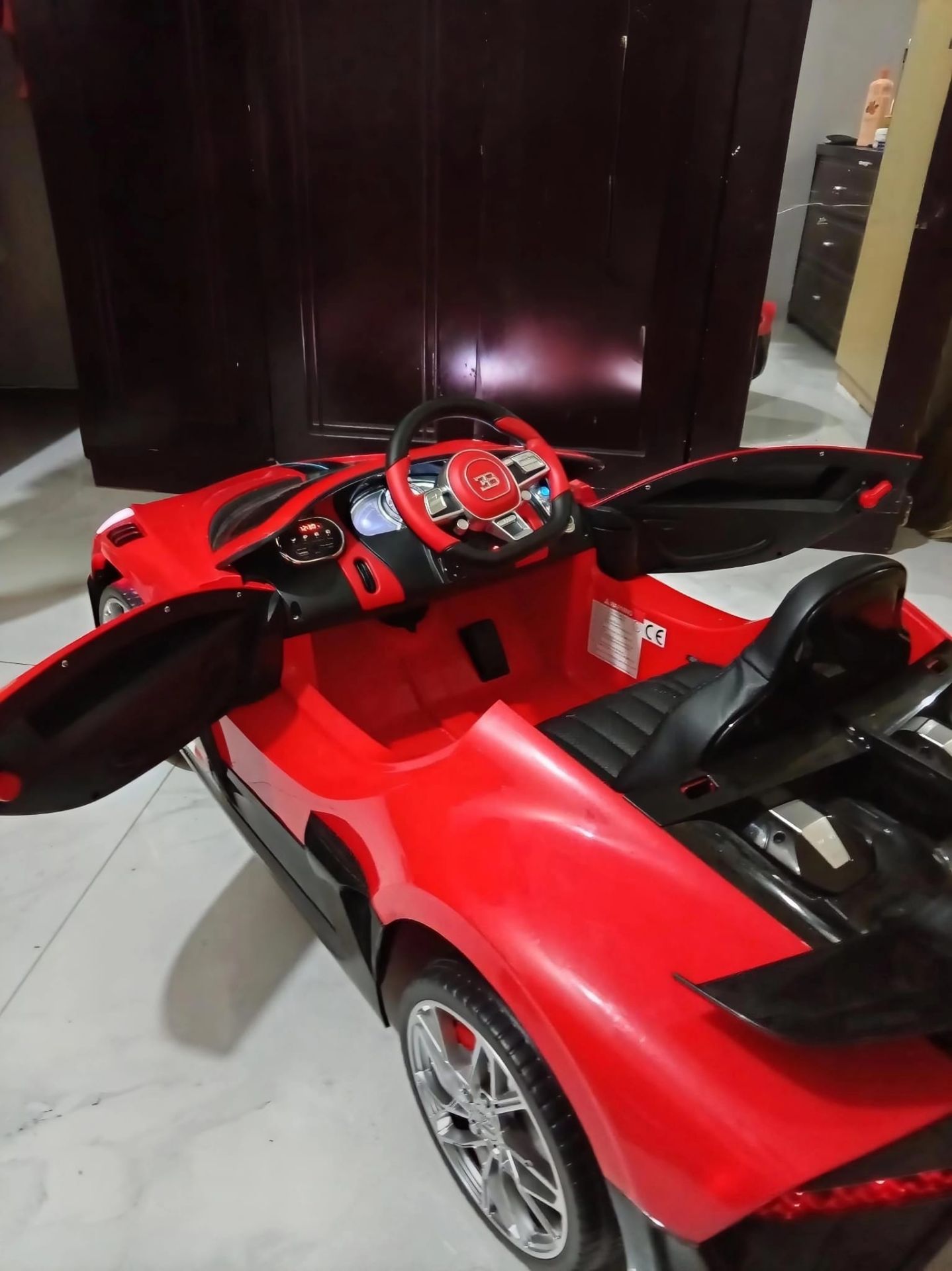 Bugatti Divo kids car  - Image 4