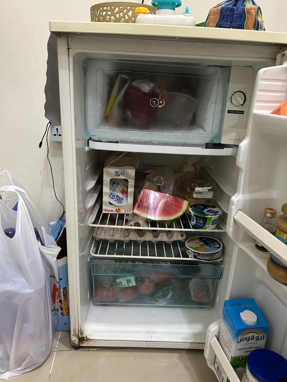 LG small fridge for sale 85cm height good working condition .leaving country  - Image 2
