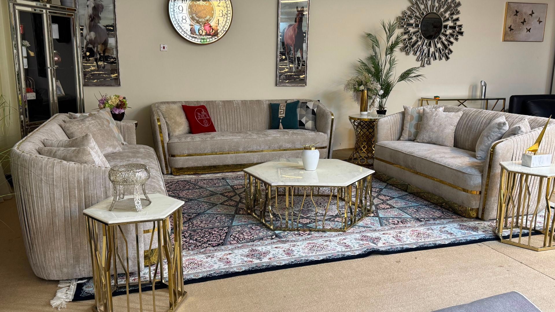  Mides sofa set for sell good condtion call or what's app 71532454 - Image 4