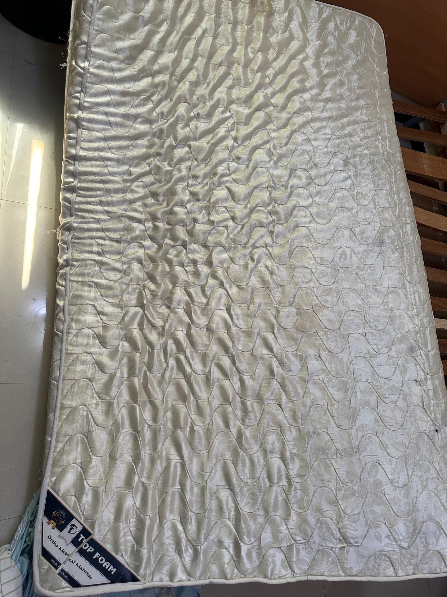 Bed frame and mattress  - Image 4