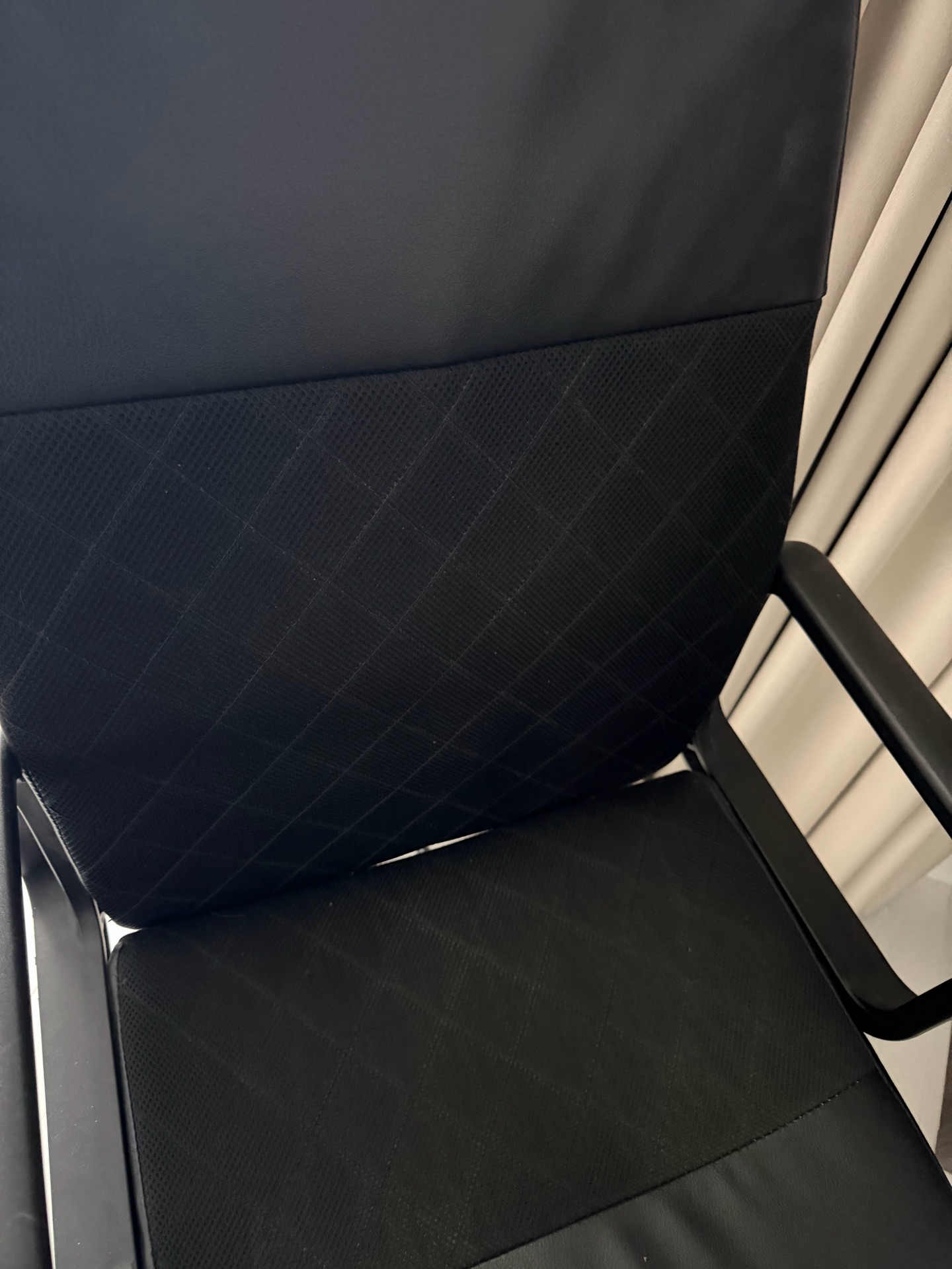 Desk chair in very good condition  - Image 3