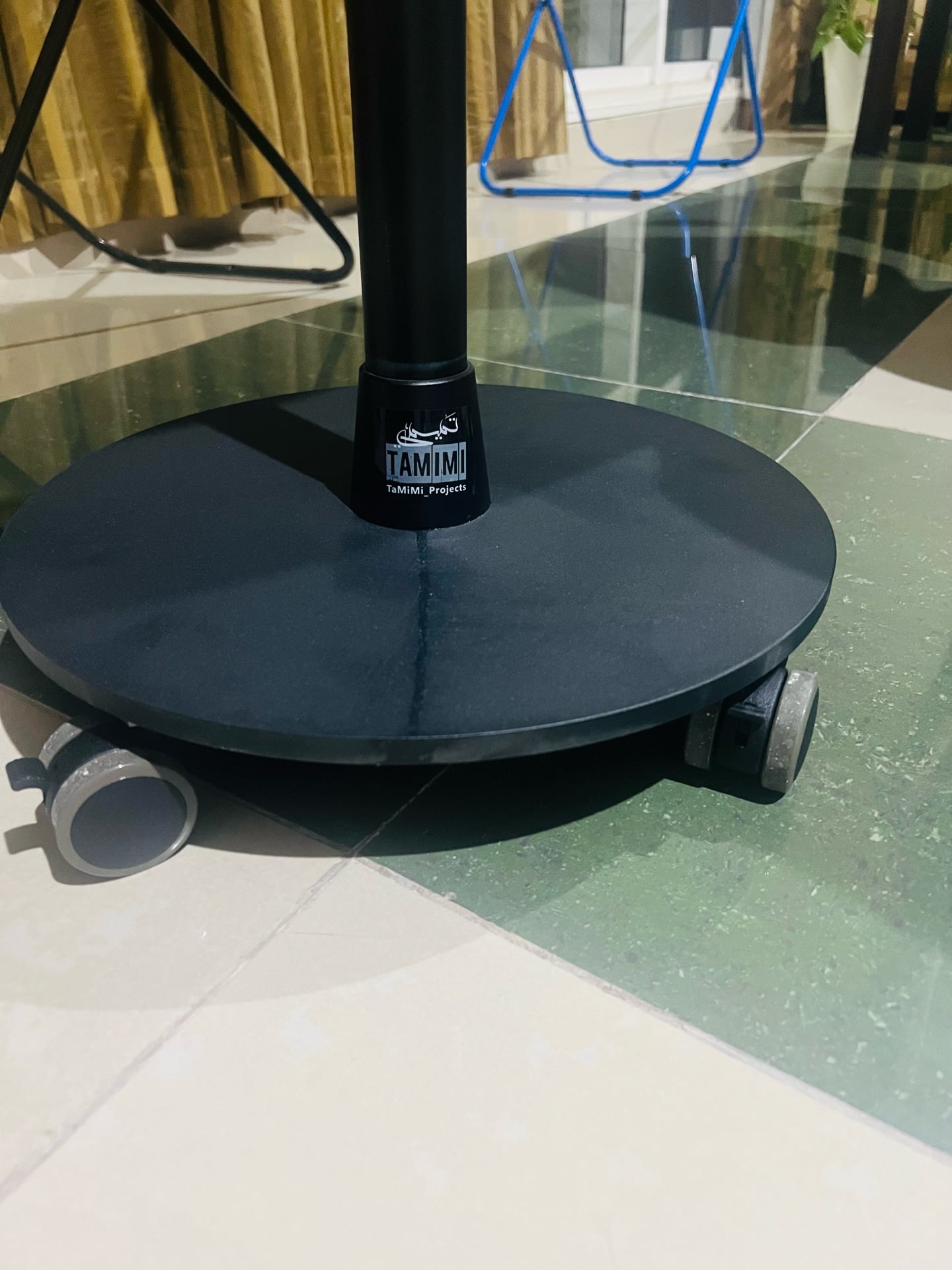 Hight Adjustable Round table with wheels - Image 3