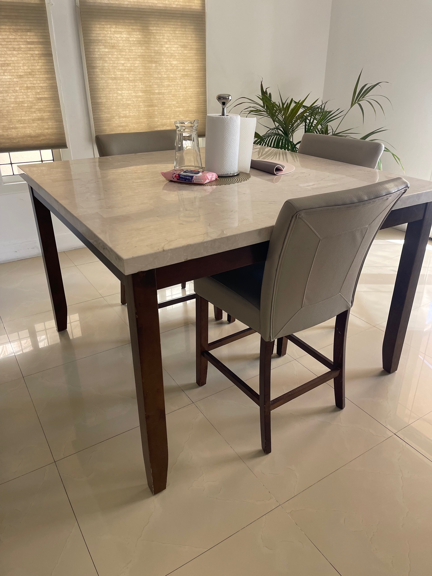 Dinning table from Homecenter , 8 chairs incl - Image 1