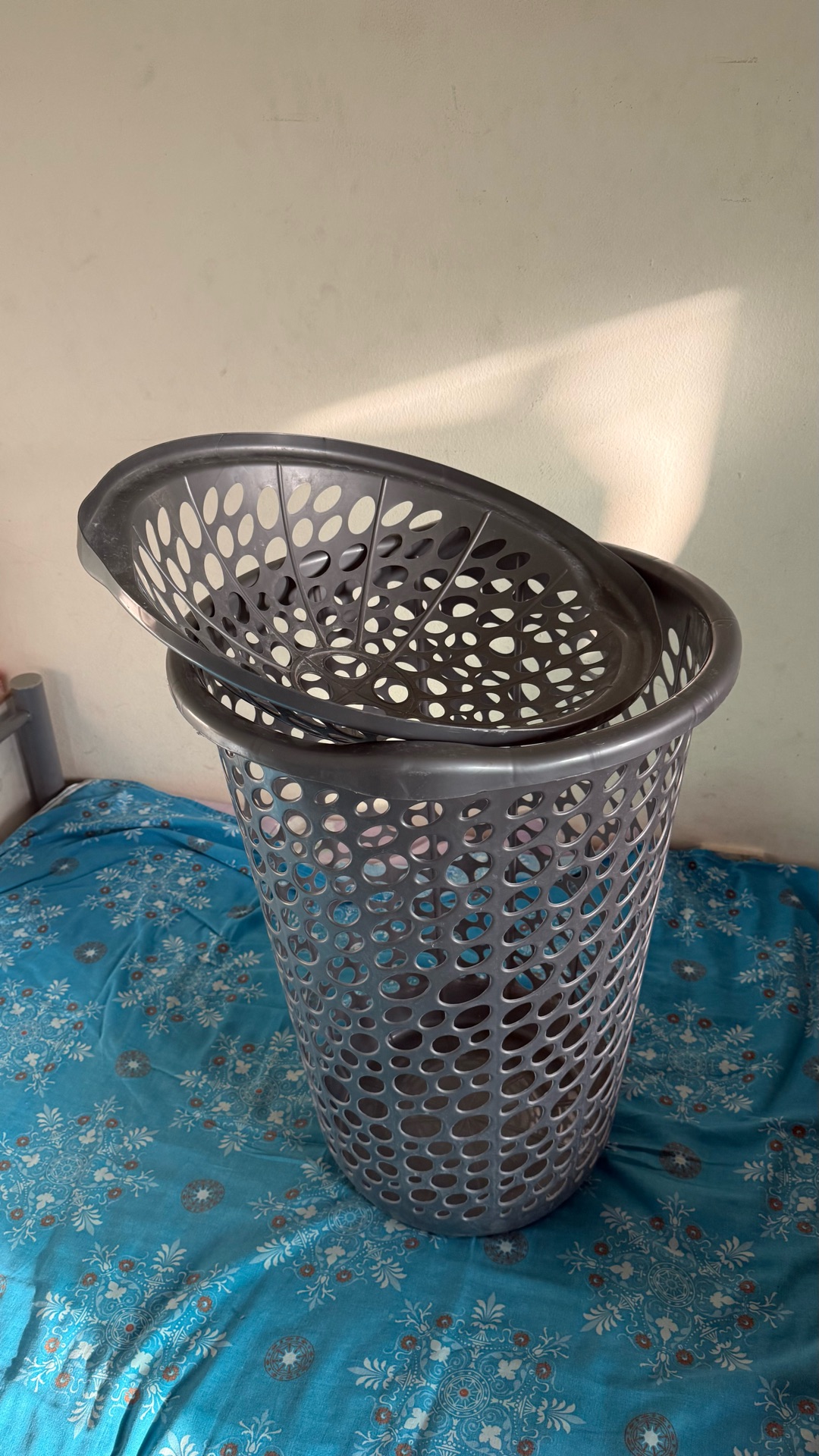 Laundry basket - Image 1