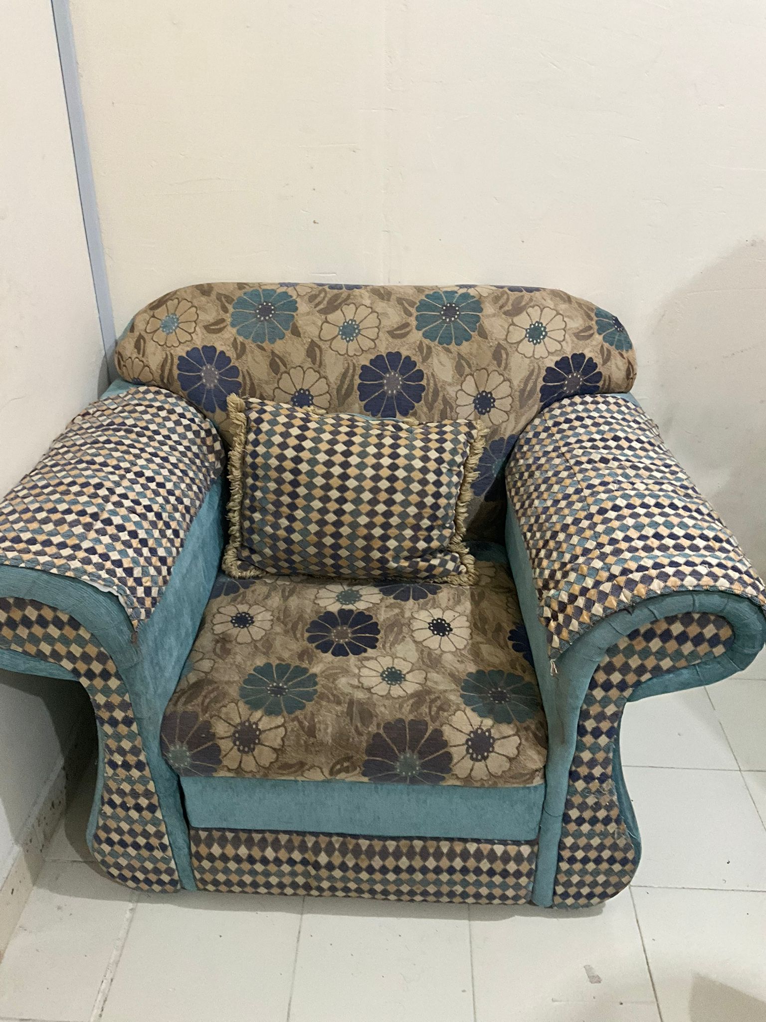Heavy wood sofa set for sale - Image 5