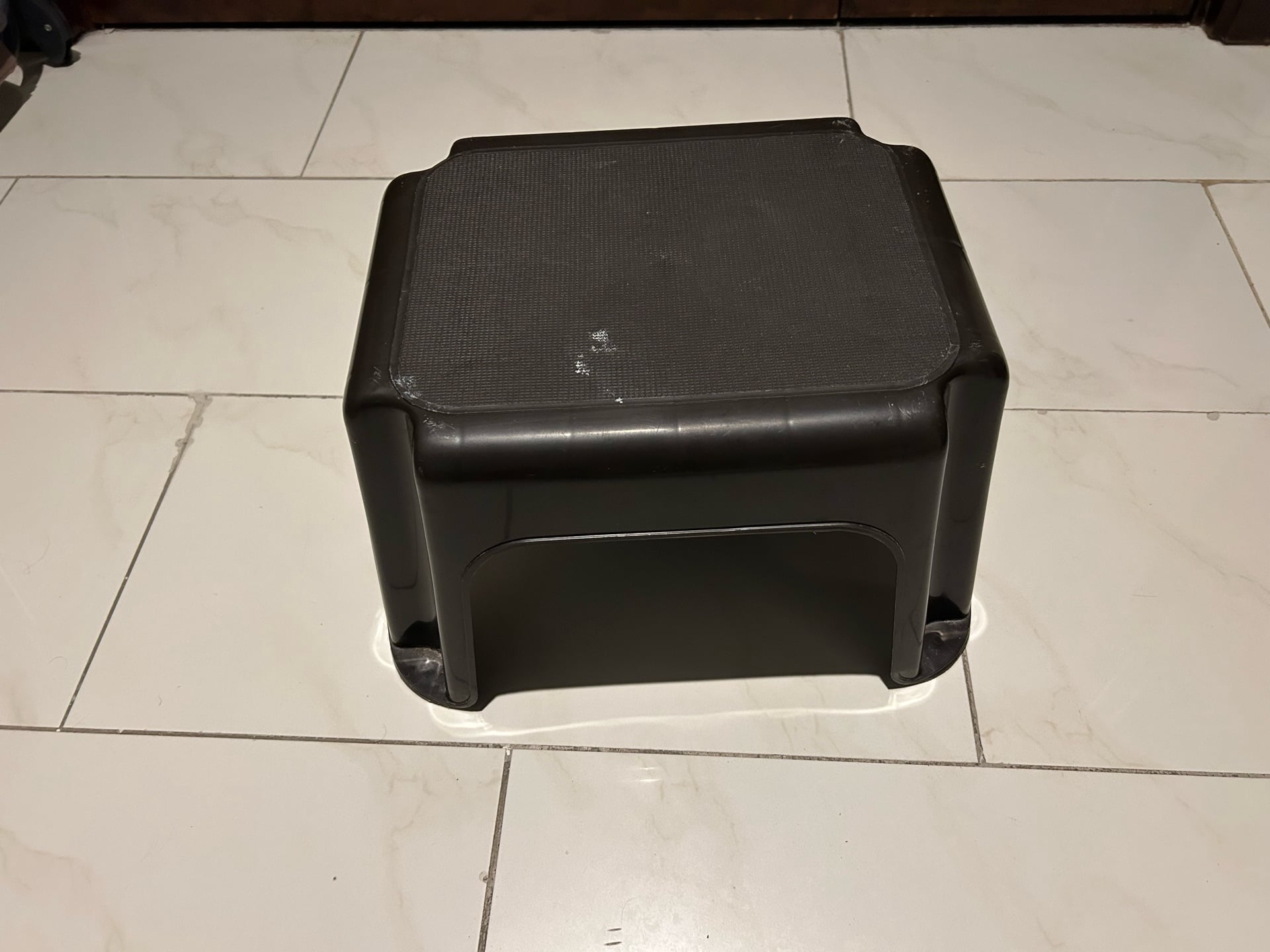 3 Laundry basket storage  + 1 small step - Image 4