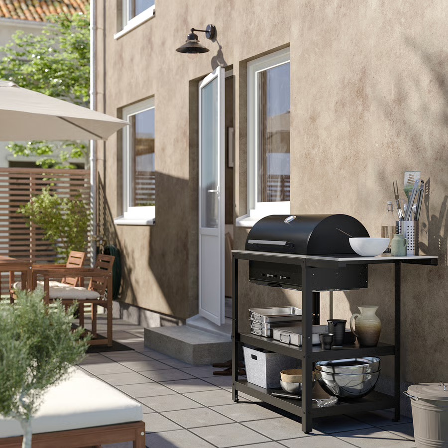 Charcoal barbecue w side table - Image 3
