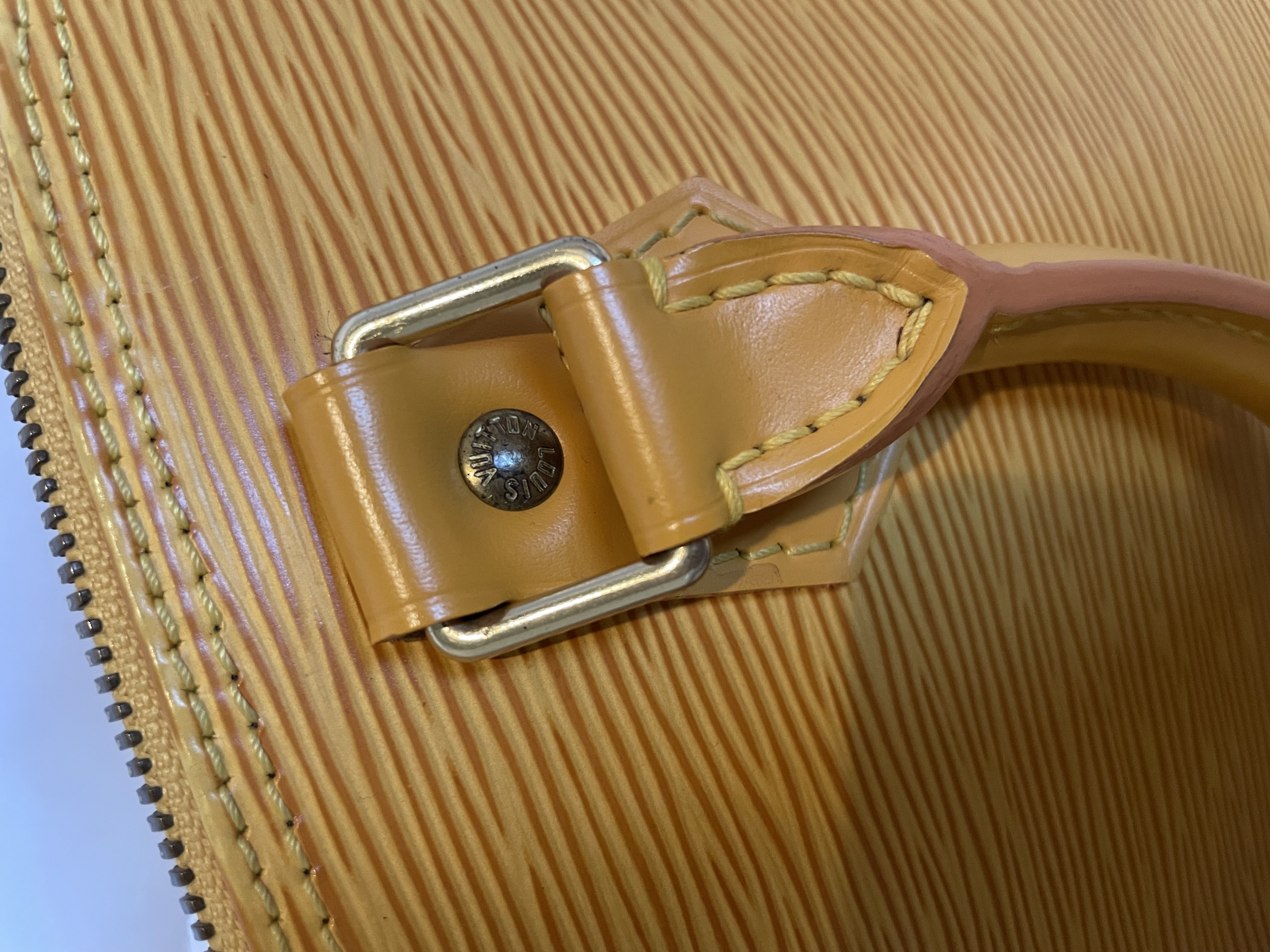 Louis Vuitton Alma in the stunning Jaune Epi leather. - Image 8