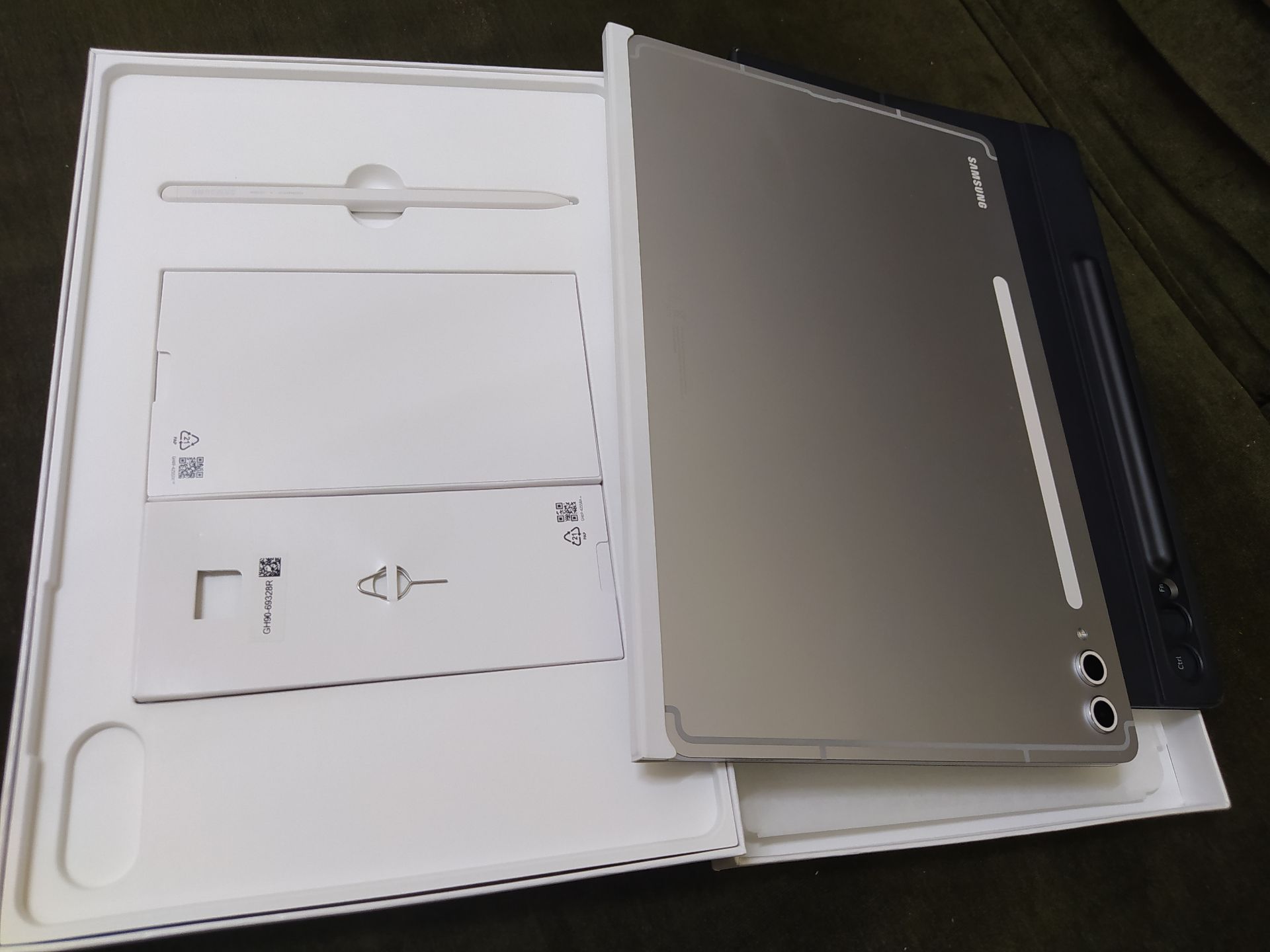 Samsung galaxy tabs 10 plus  - Image 4