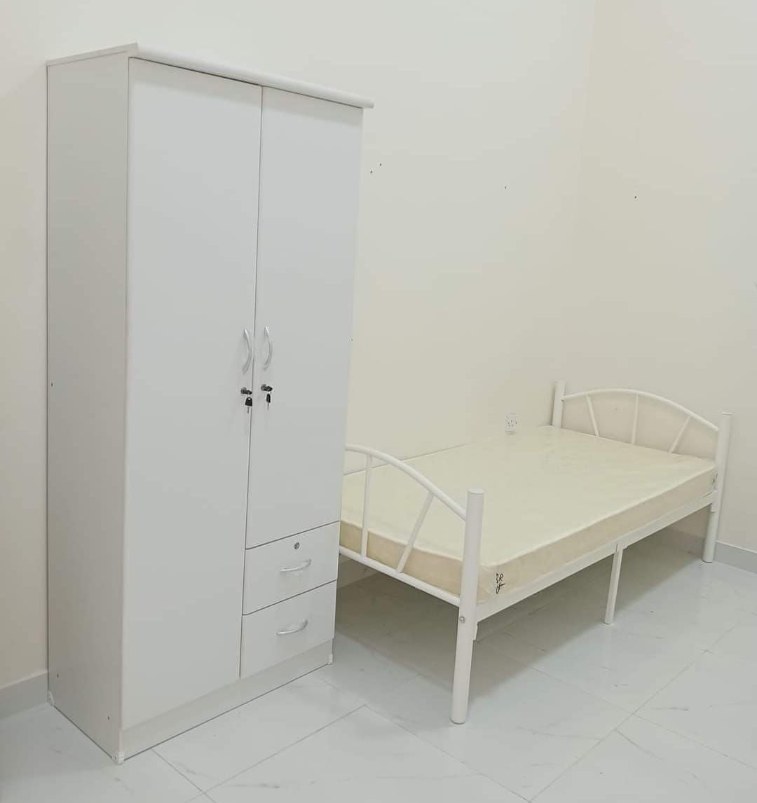 Small cupboard and single bed selling - Image 9