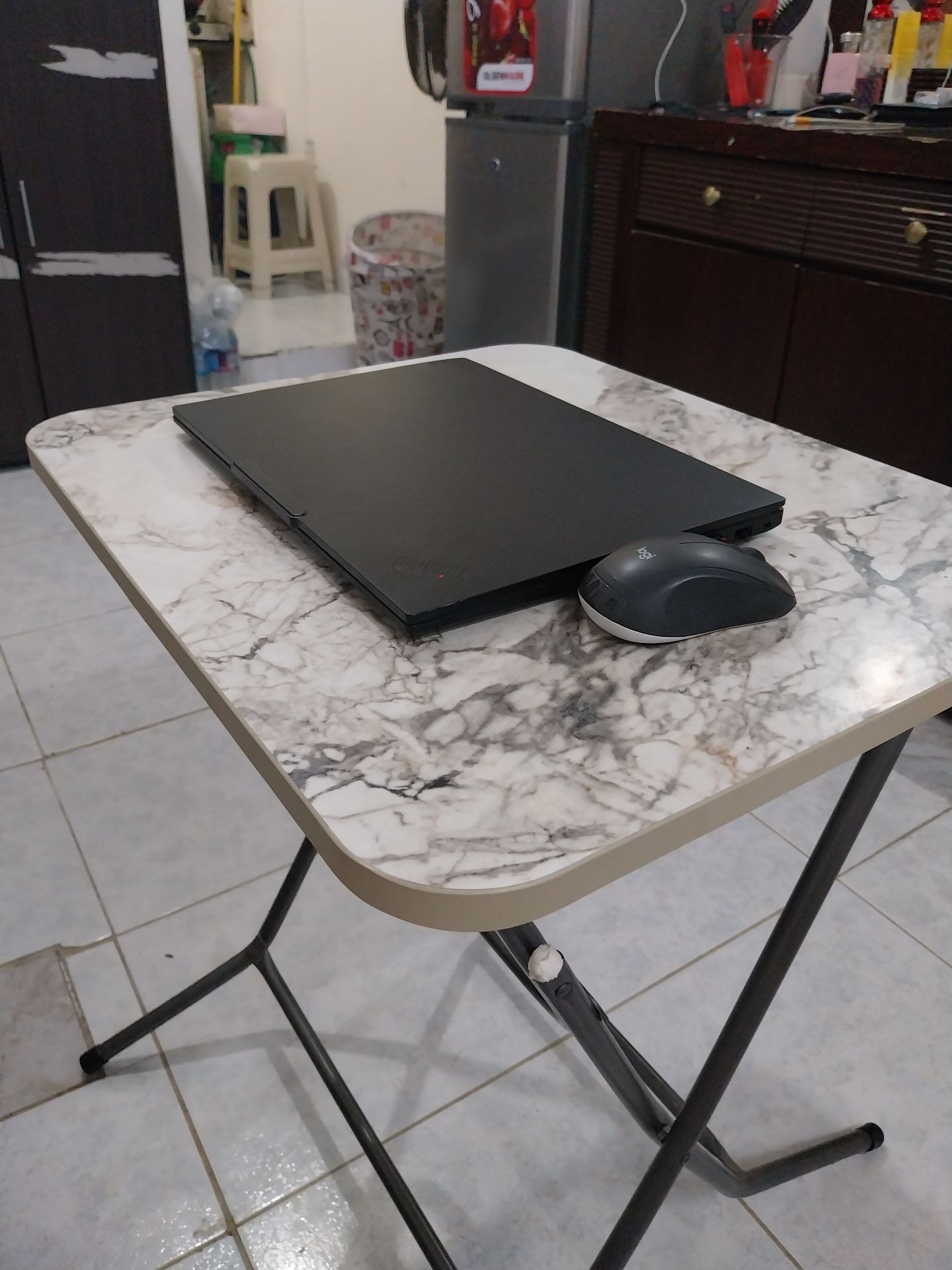 Small foldable table for indoor and outdoor use - Image 4