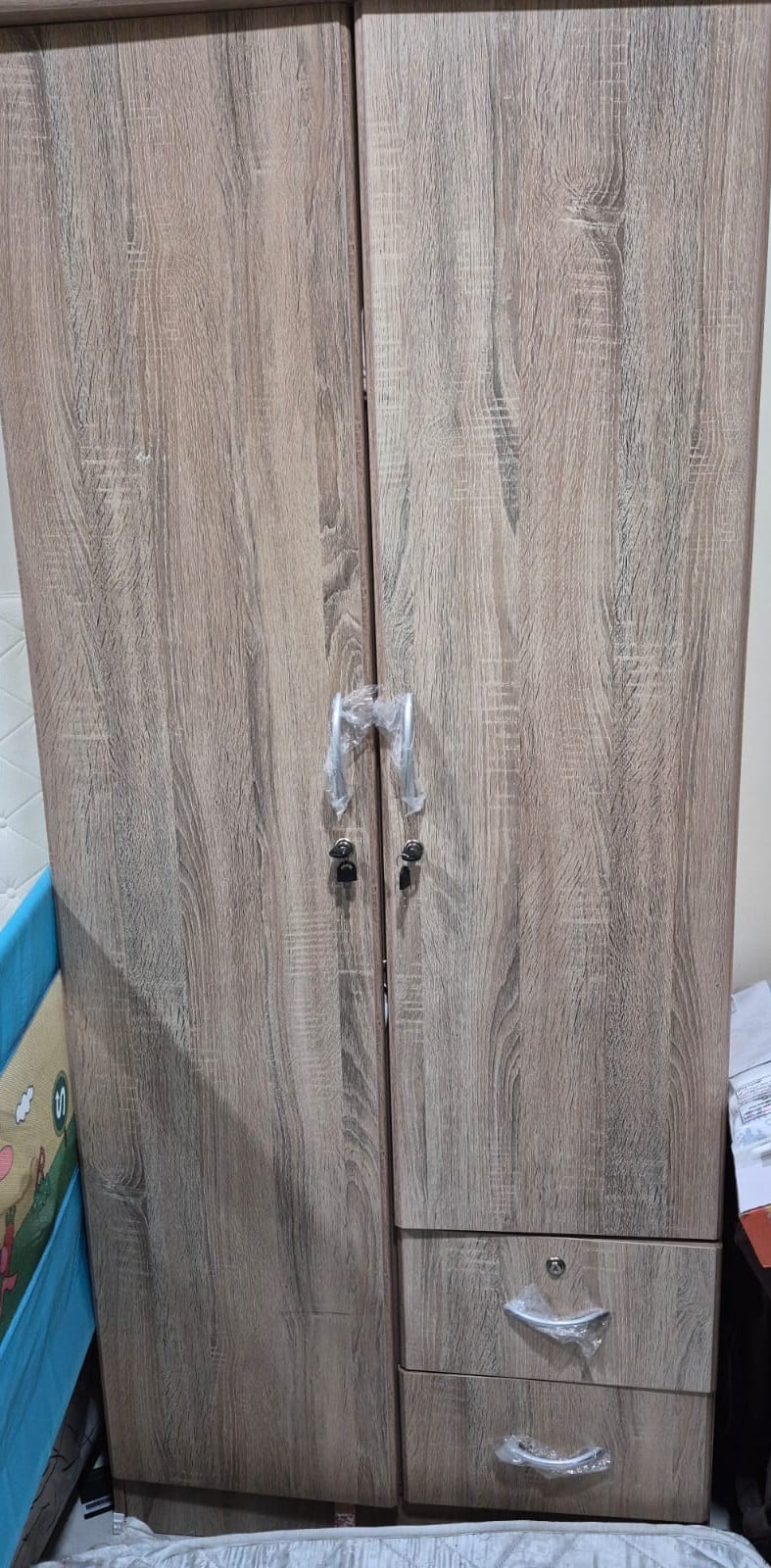 2 door cupboard and baby cot - Image 1