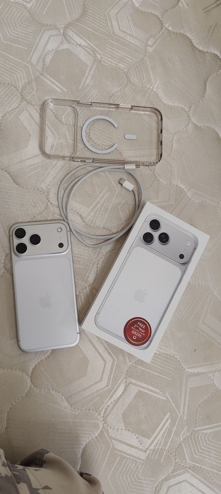 Iphone 17 Pro Max 256 GB Like New - Image 3
