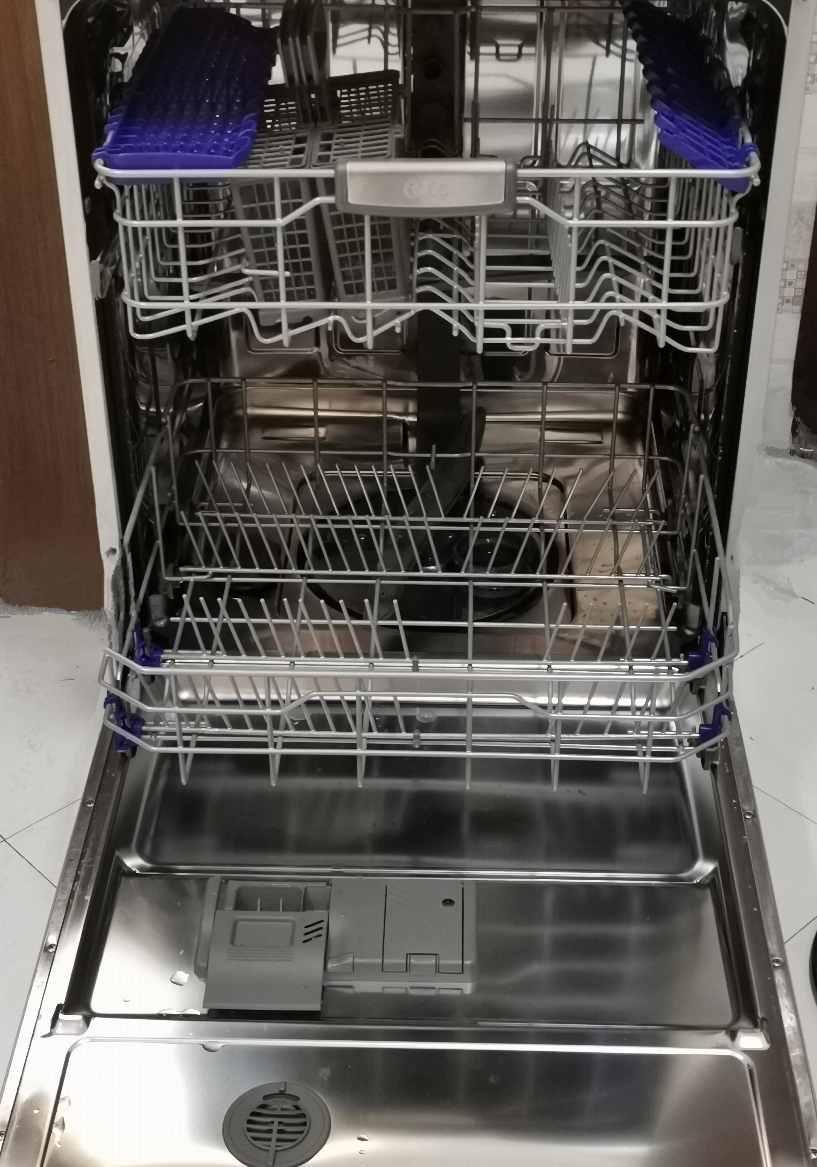 غسالة جلاية صحون / LG Dishwasher D1452WF  - Image 6