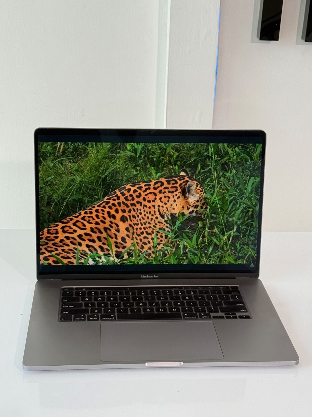 MacBook Pro 2019 - Image 2