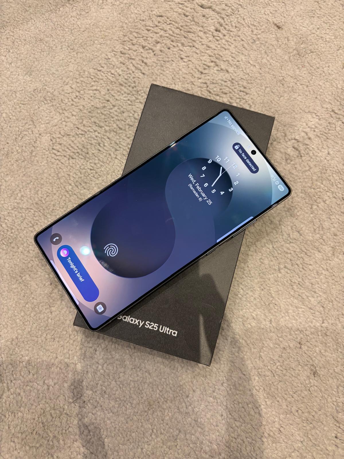Samsung Galaxy 25 Ultra - Black Titanium - 1 TB - 16GB RAM - Image 1