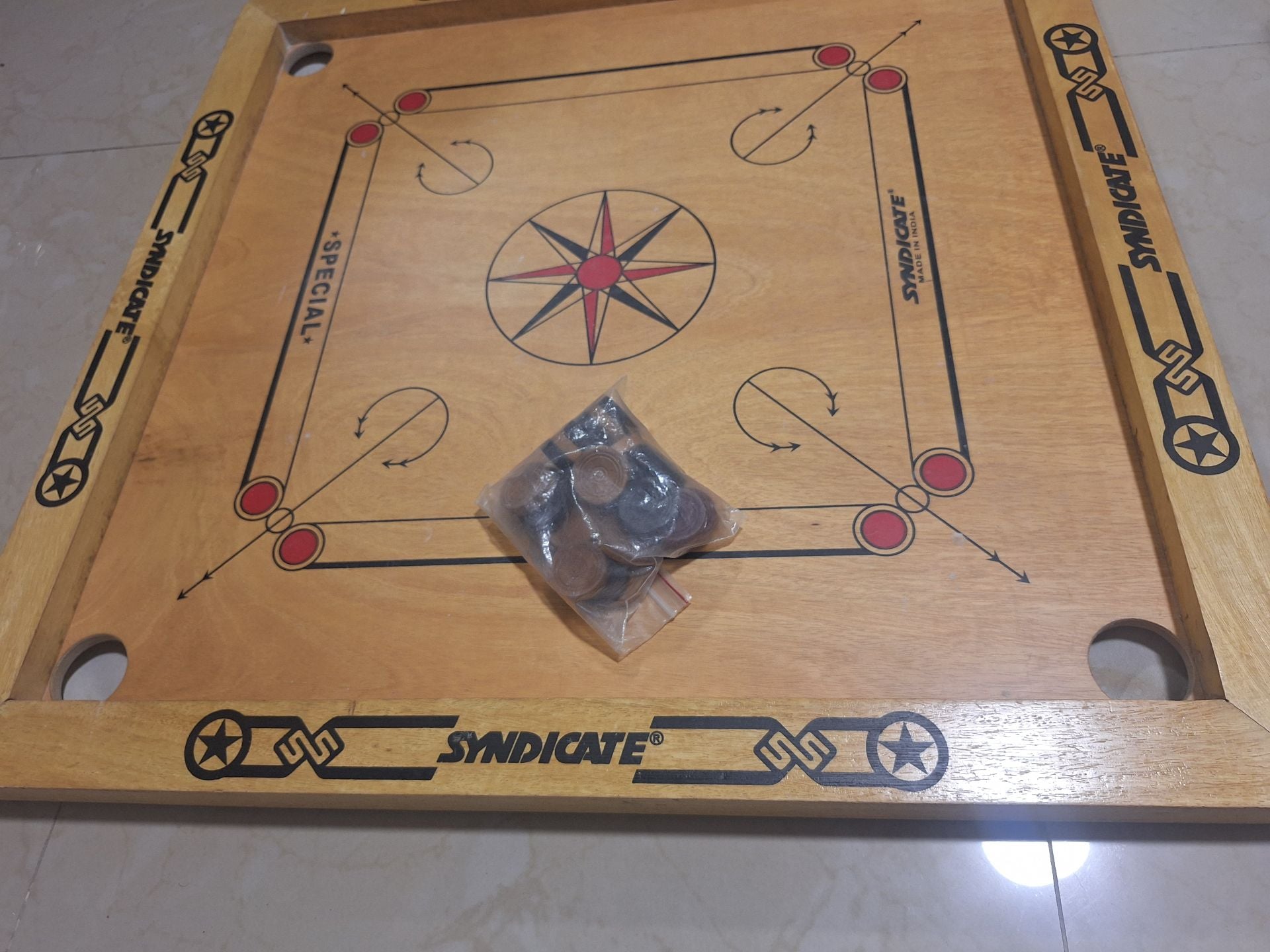 Carrom board rarely used - Image 4