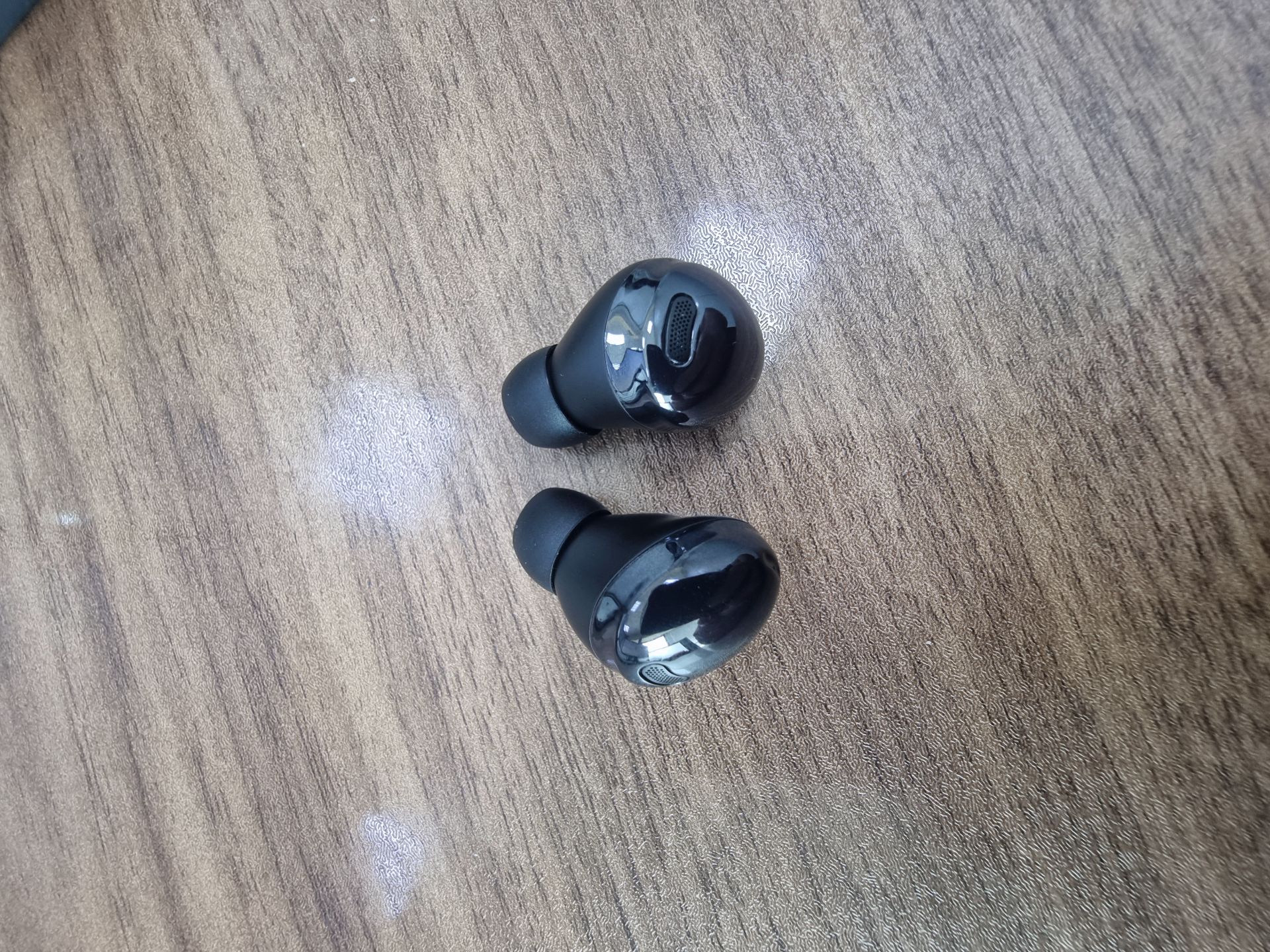 Samsung Galaxy Buds pro.
 - Image 3