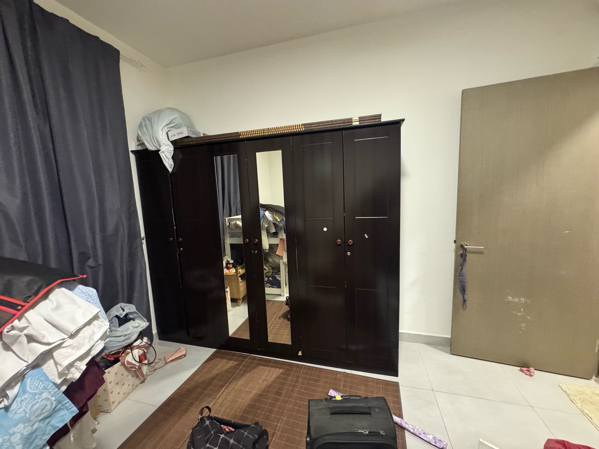 6 door wardrobe  - Image 2