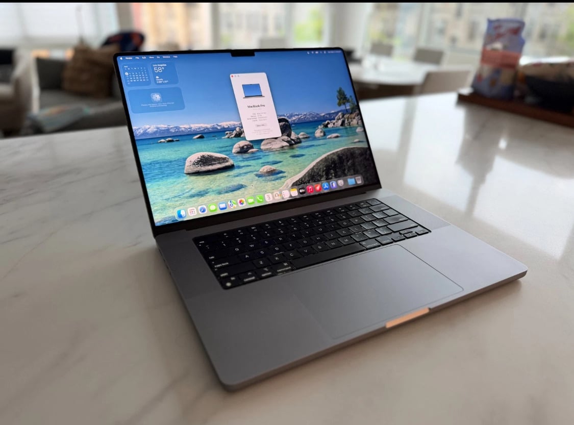 Macbook M1 Max 16” 64R 2TB - Image 1