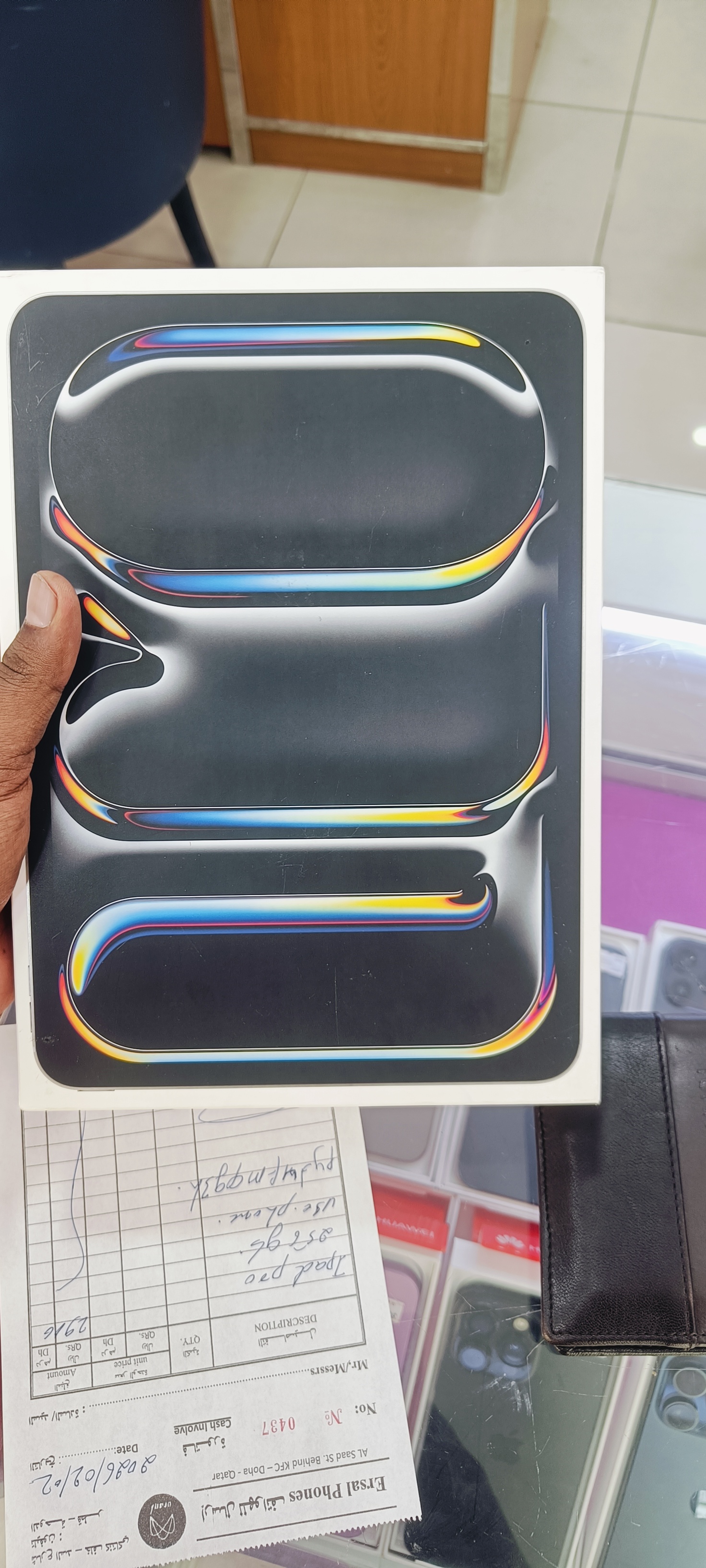 iPad pro m4 11inch 256gb silver under warrenty under warrenty - Image 1