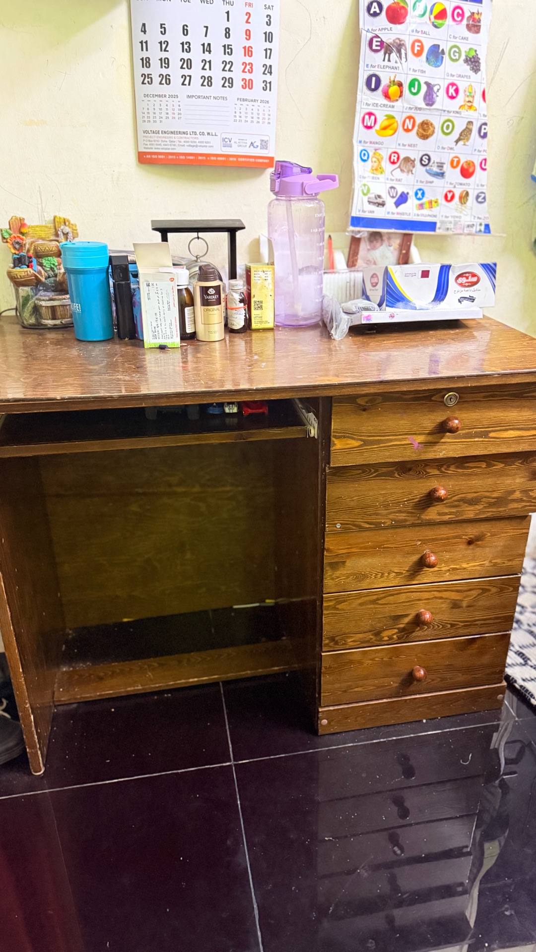 Study table - Image 1