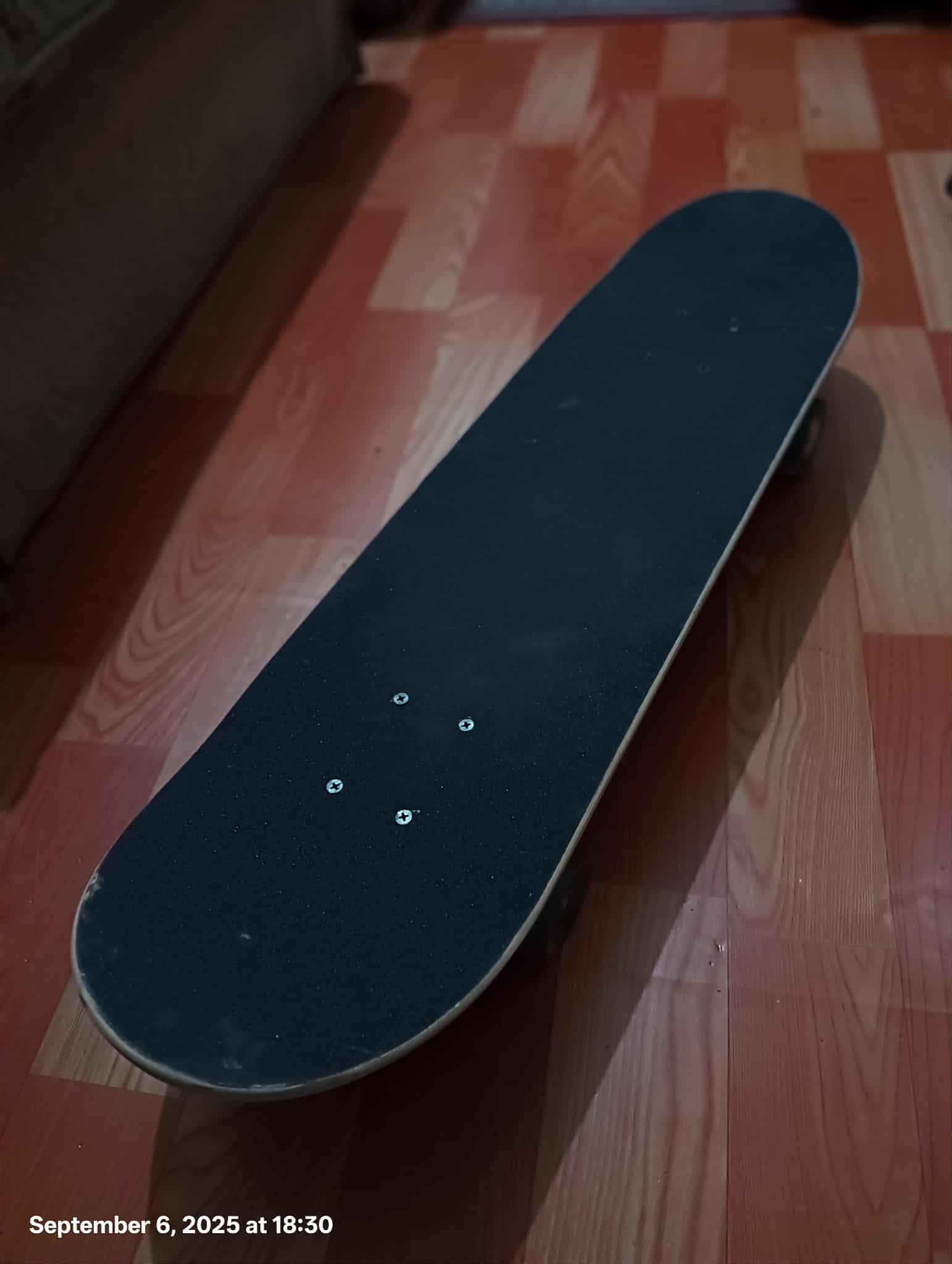 For sale Skate board in good condition [ WhatsApp 55007669 ] - Image 4