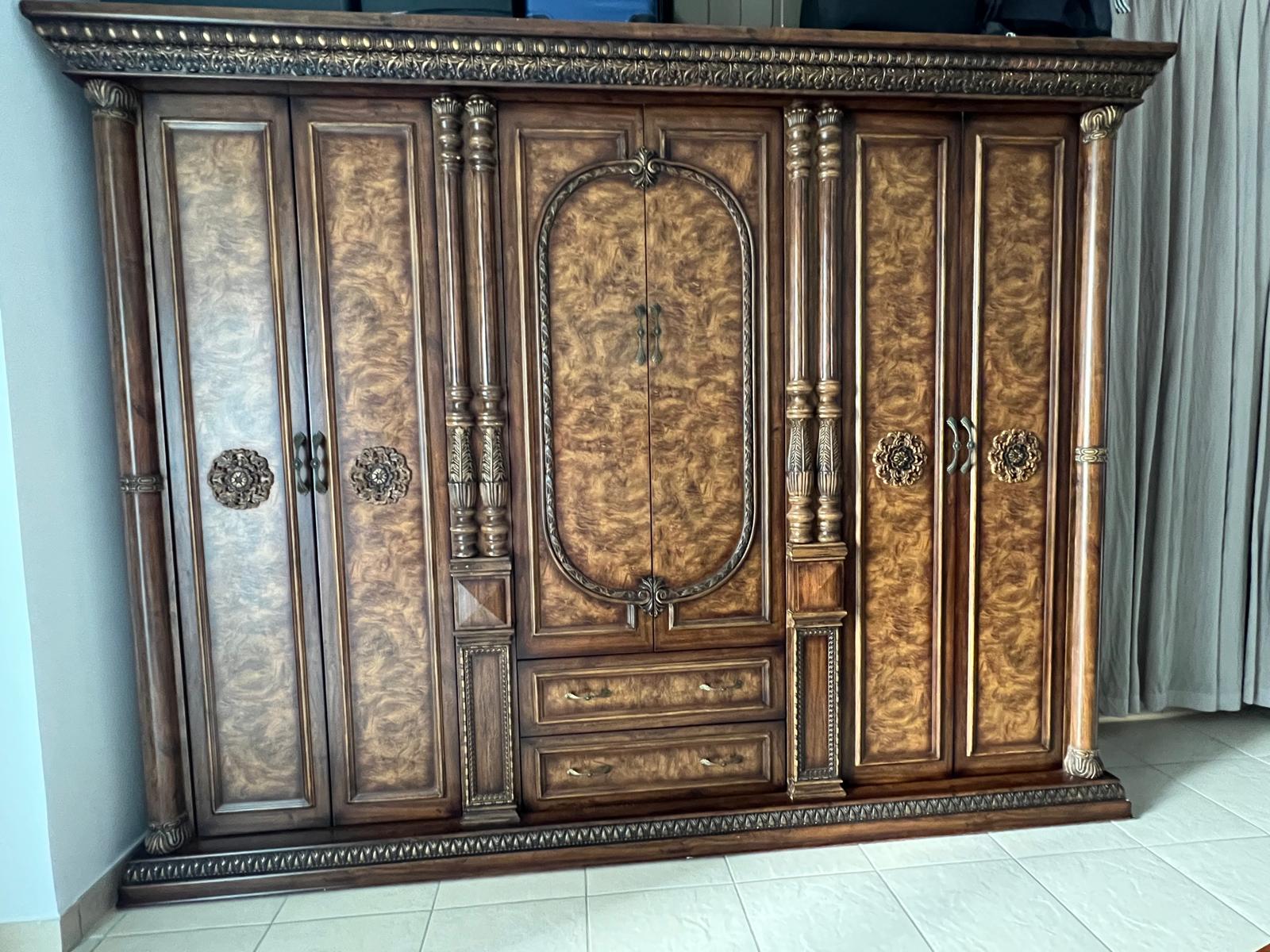 Large wardrobe - Image 1