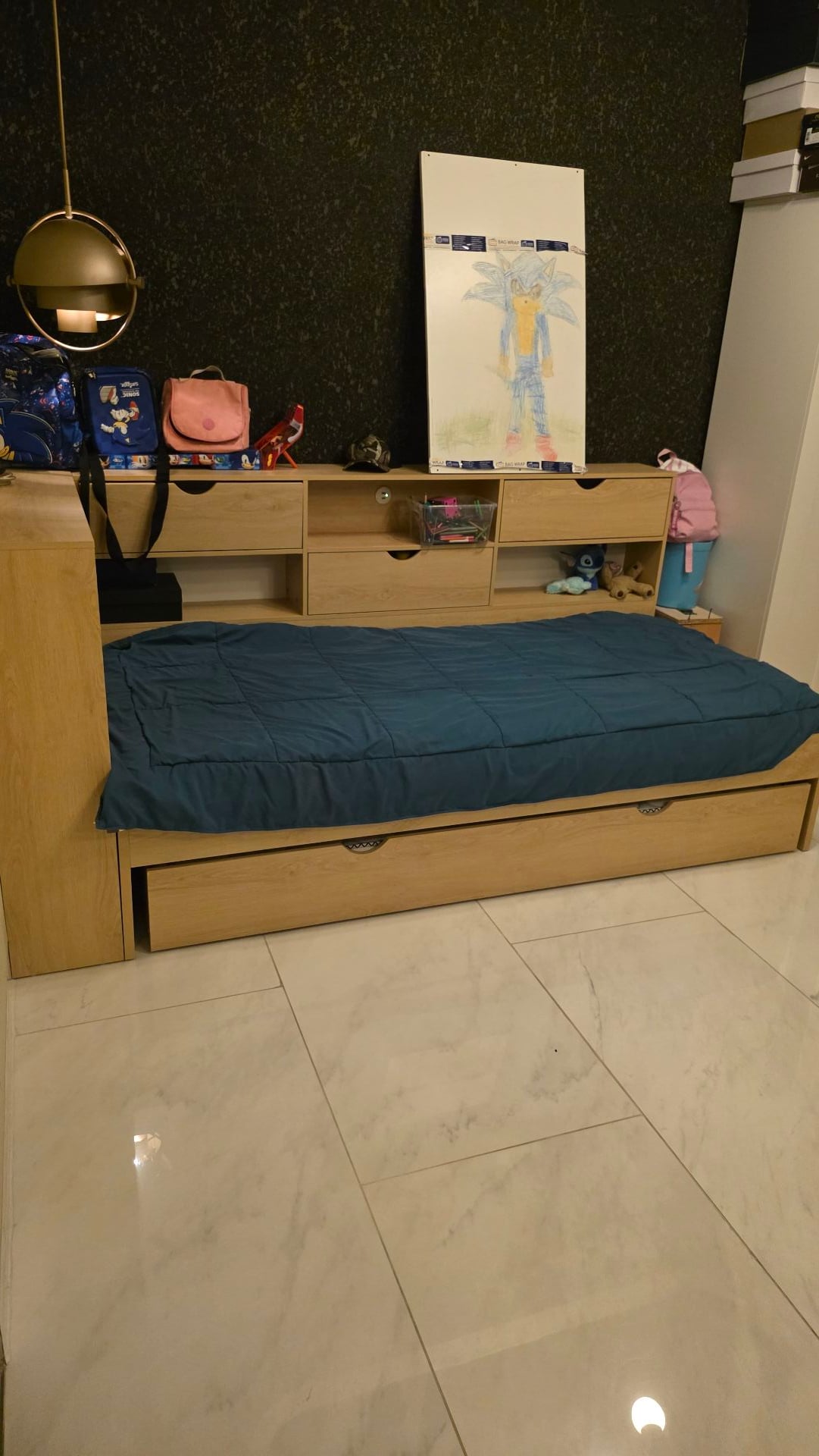 Bed with pull out bed and extra storage - Image 2