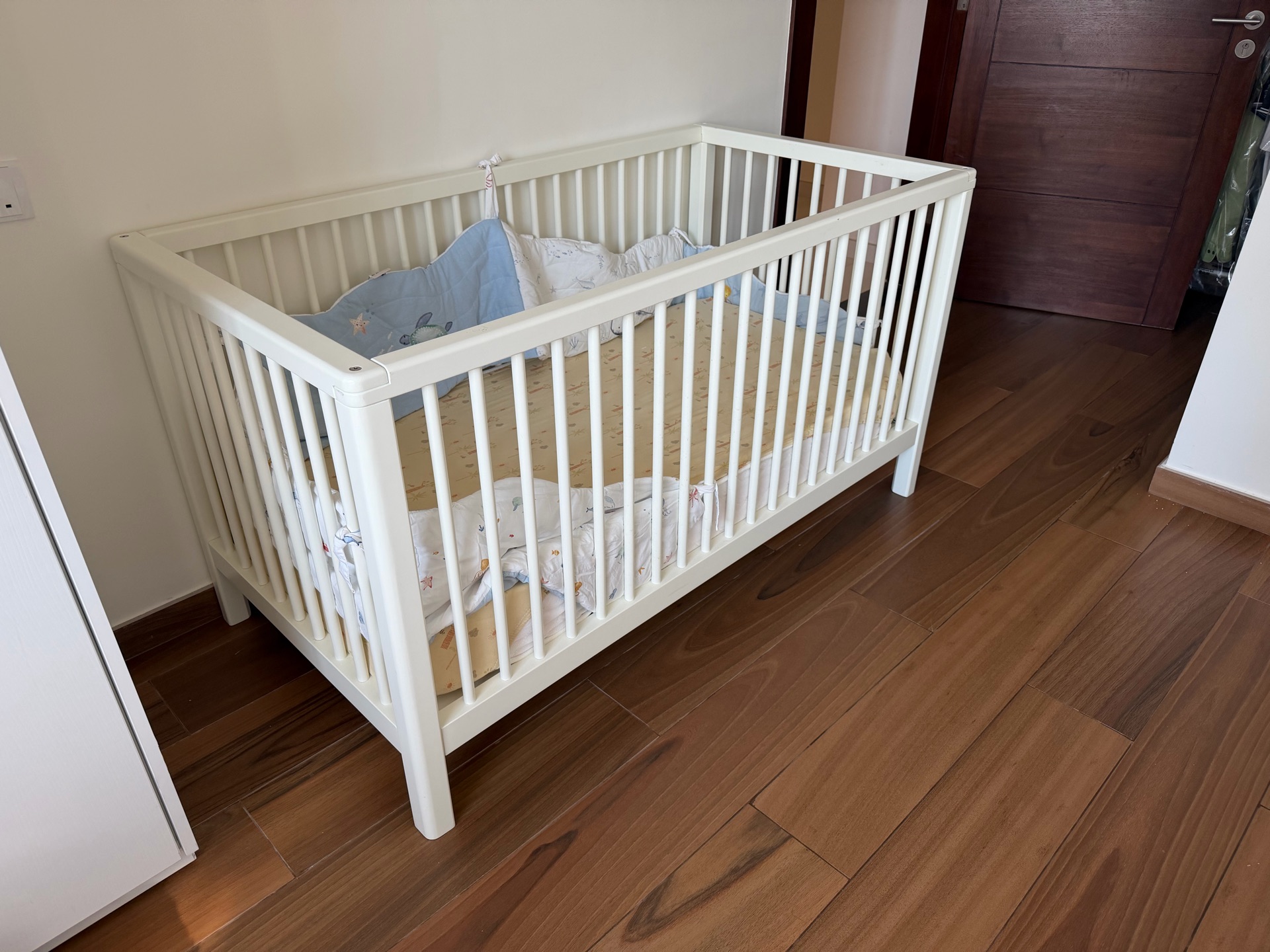 Baby bed mamas and papas  - Image 3