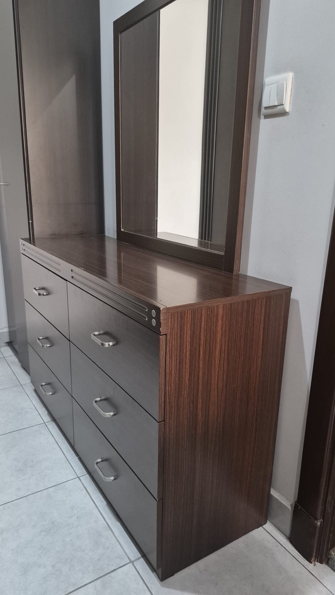 Full bedroom Bed, mattress, cabinet, 2night table, console with mirror - Image 4