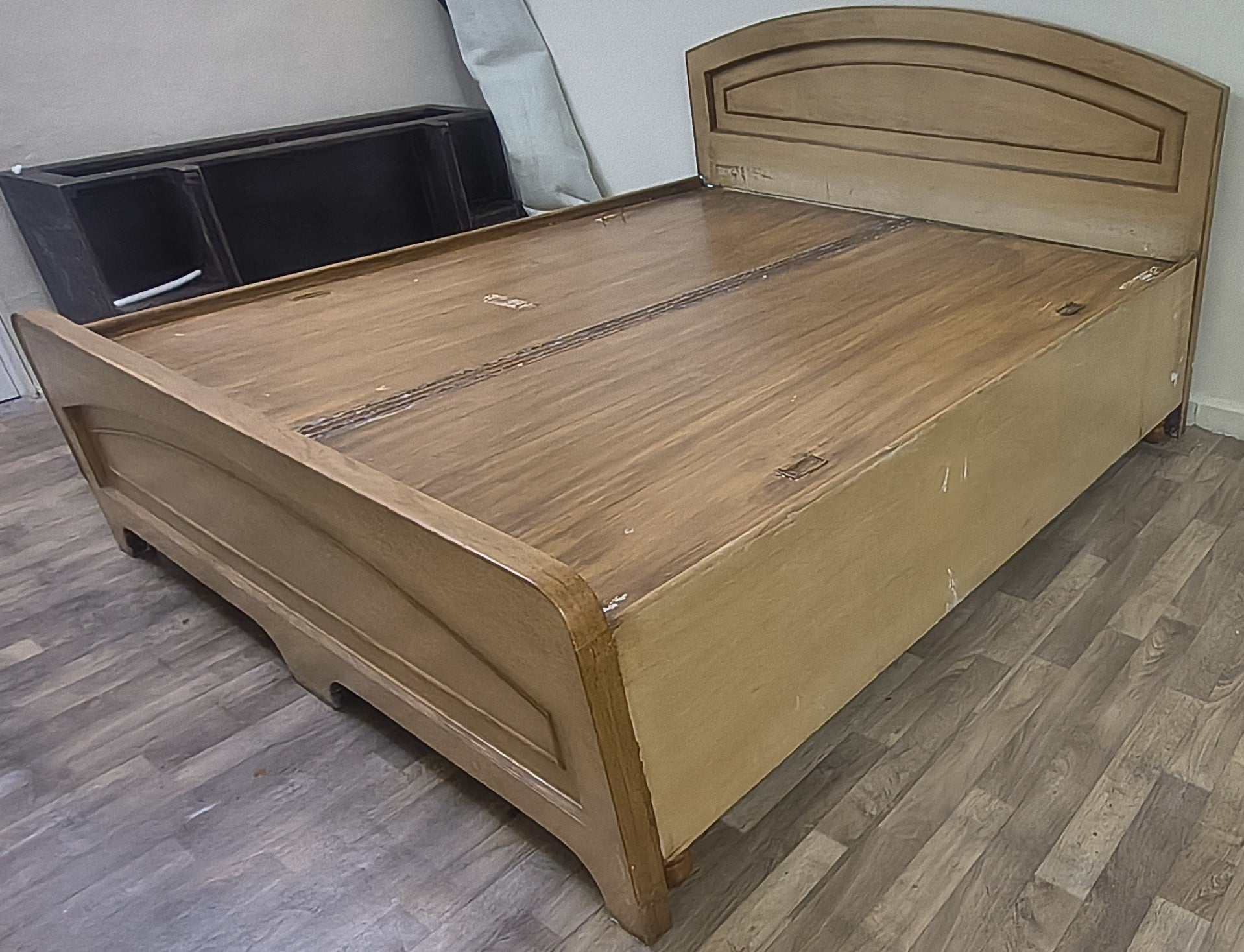 Bed 6x6 - Hardwood - Image 3