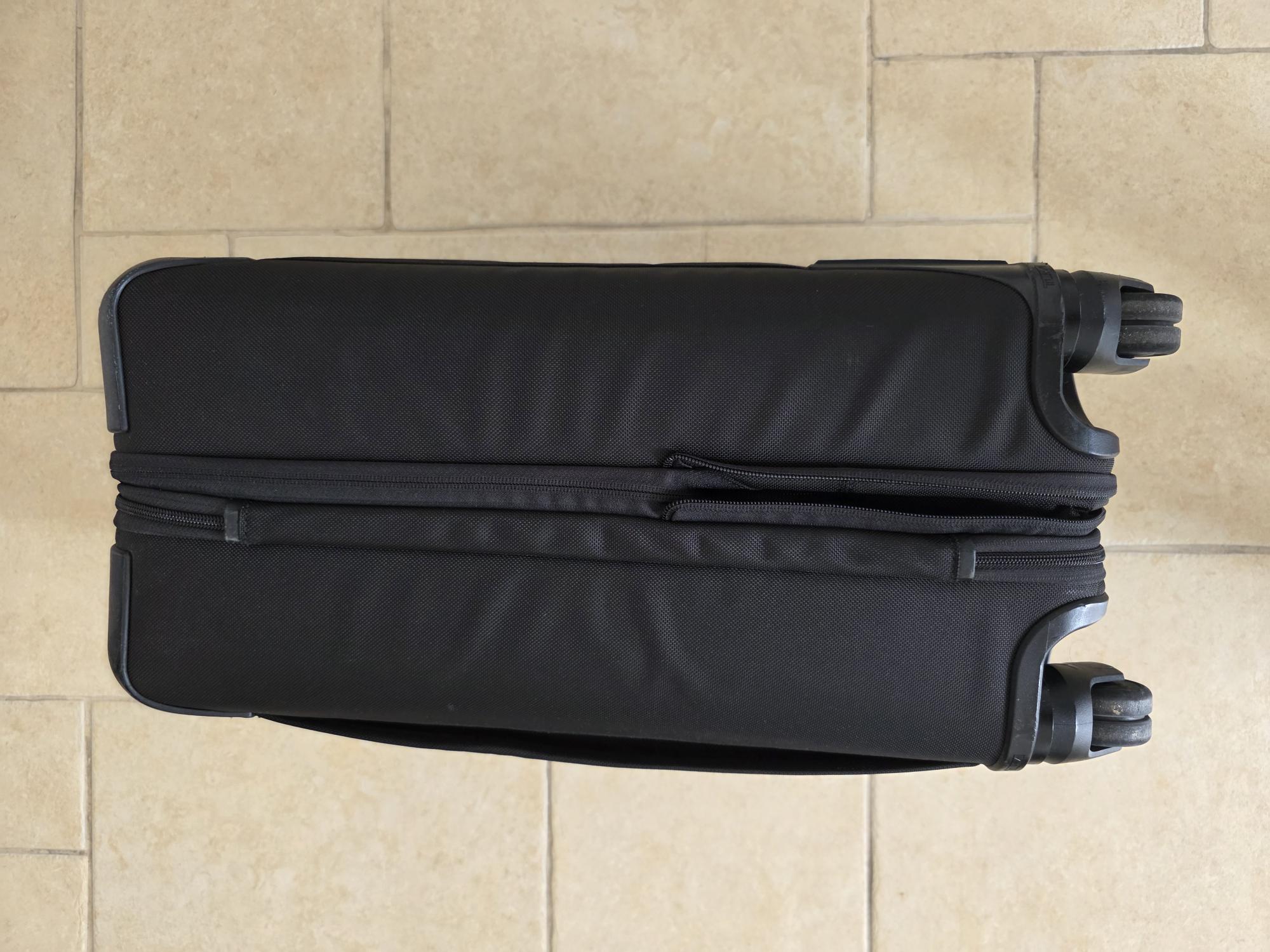 TUMI_022061D2_carry-on luggage - Image 4