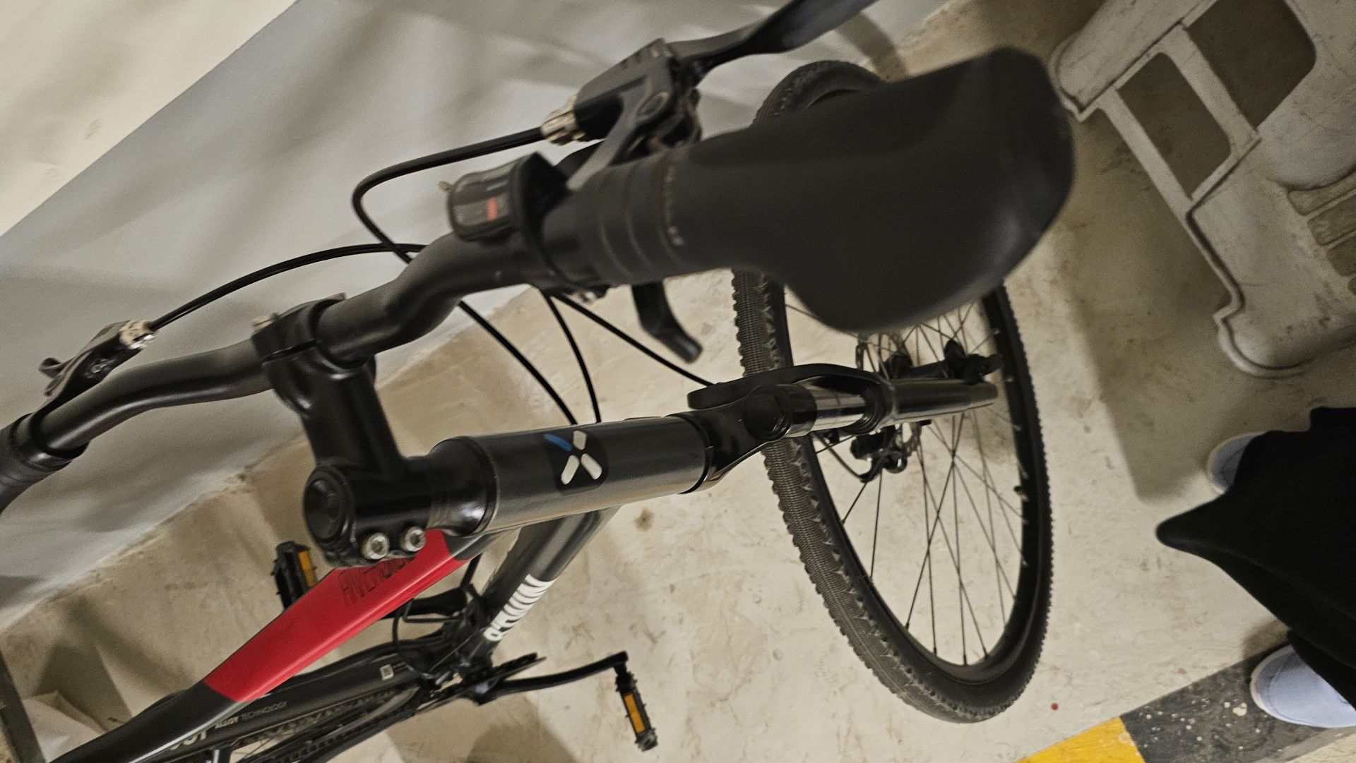 B’TWIN bike for sale – Excellent conditionللبيع عجلة B’TWIN أصلية بحالة ممتازة  - Image 5