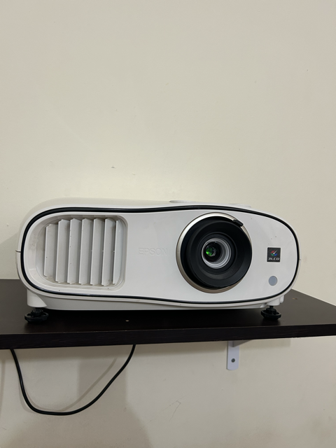 EPSON Used projector for sale (WhatsApp only please) - Image 1