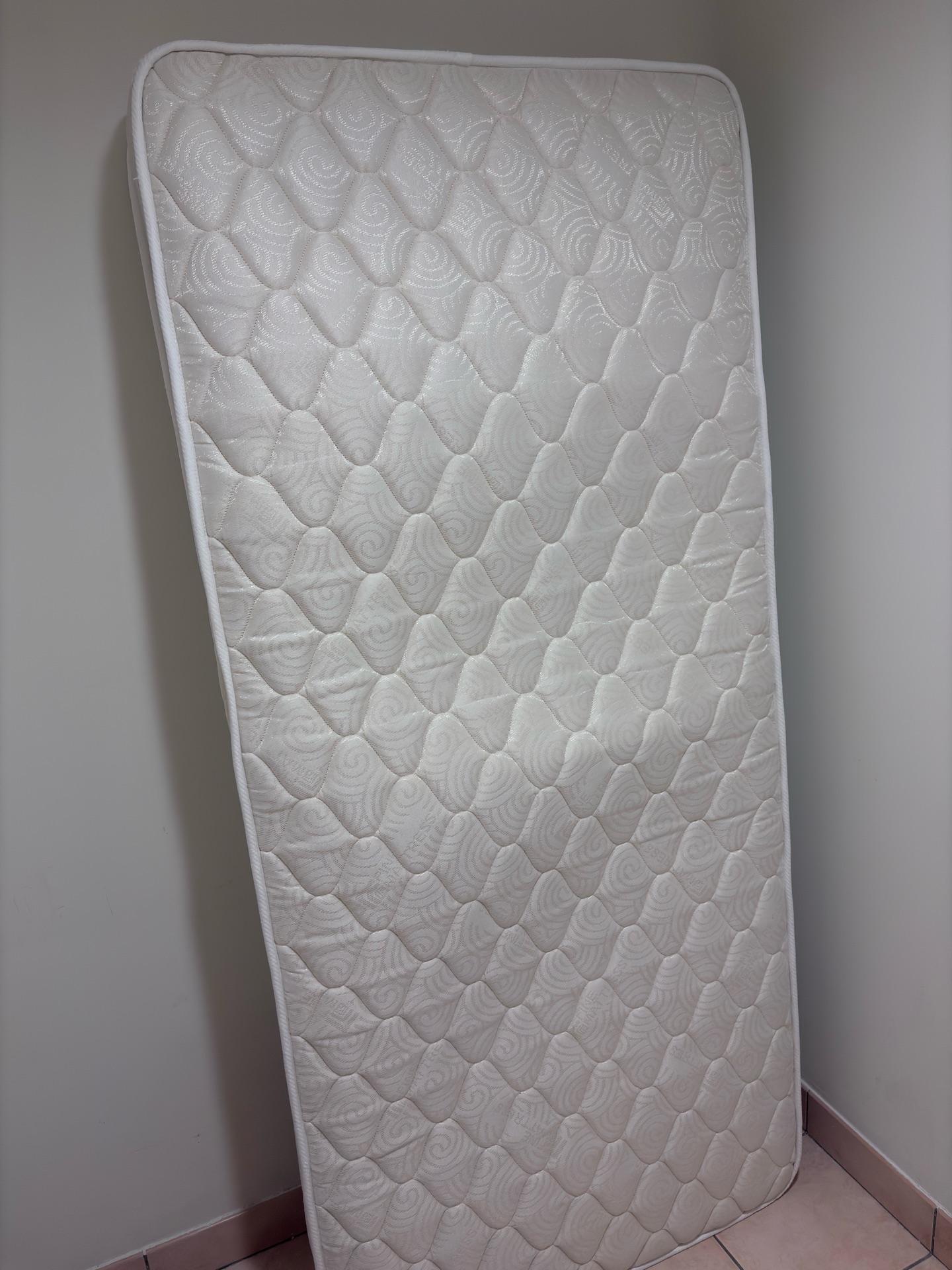 Single mattress  - Image 2